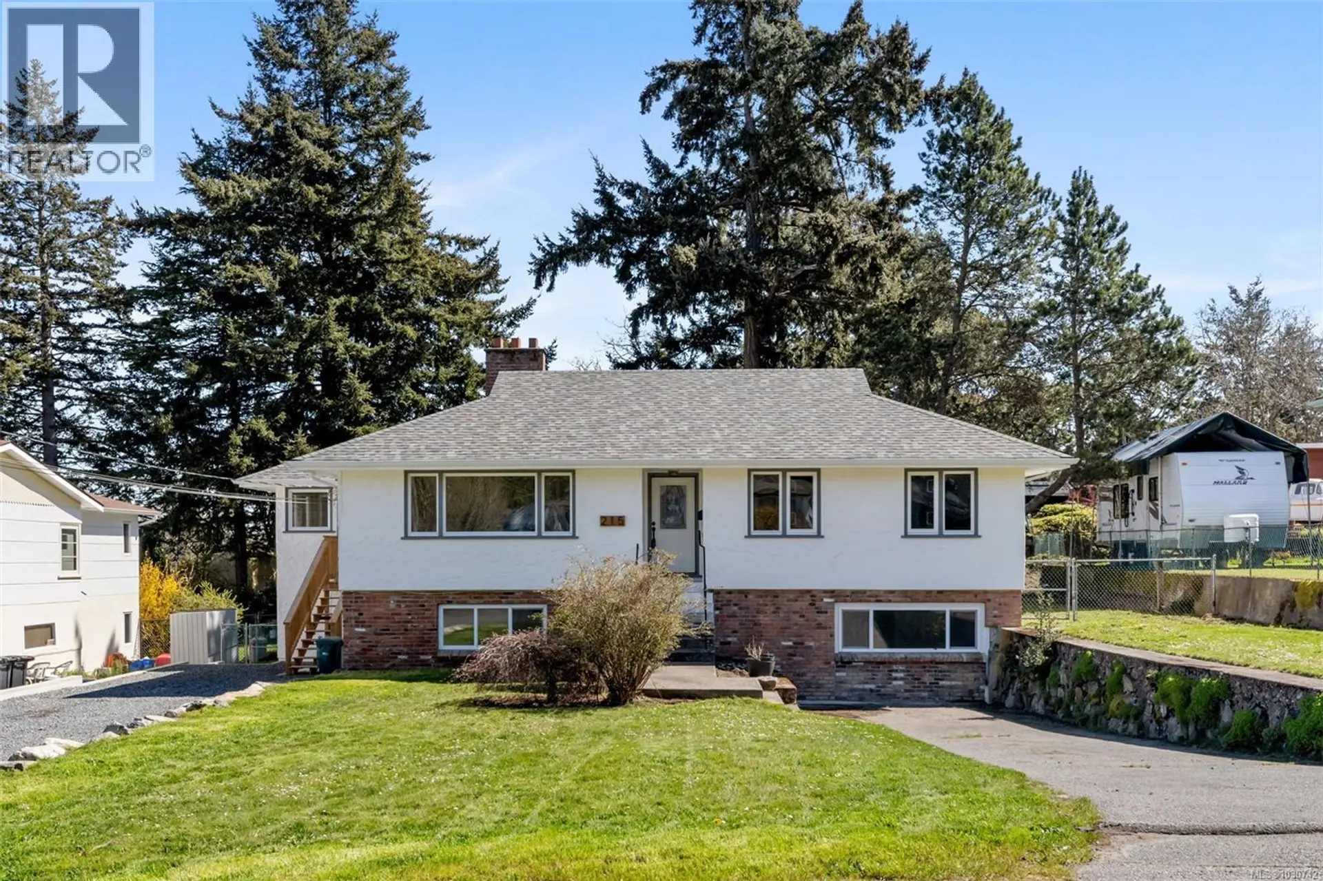 Property at 215 Suzanne Pl, View Royal, BC