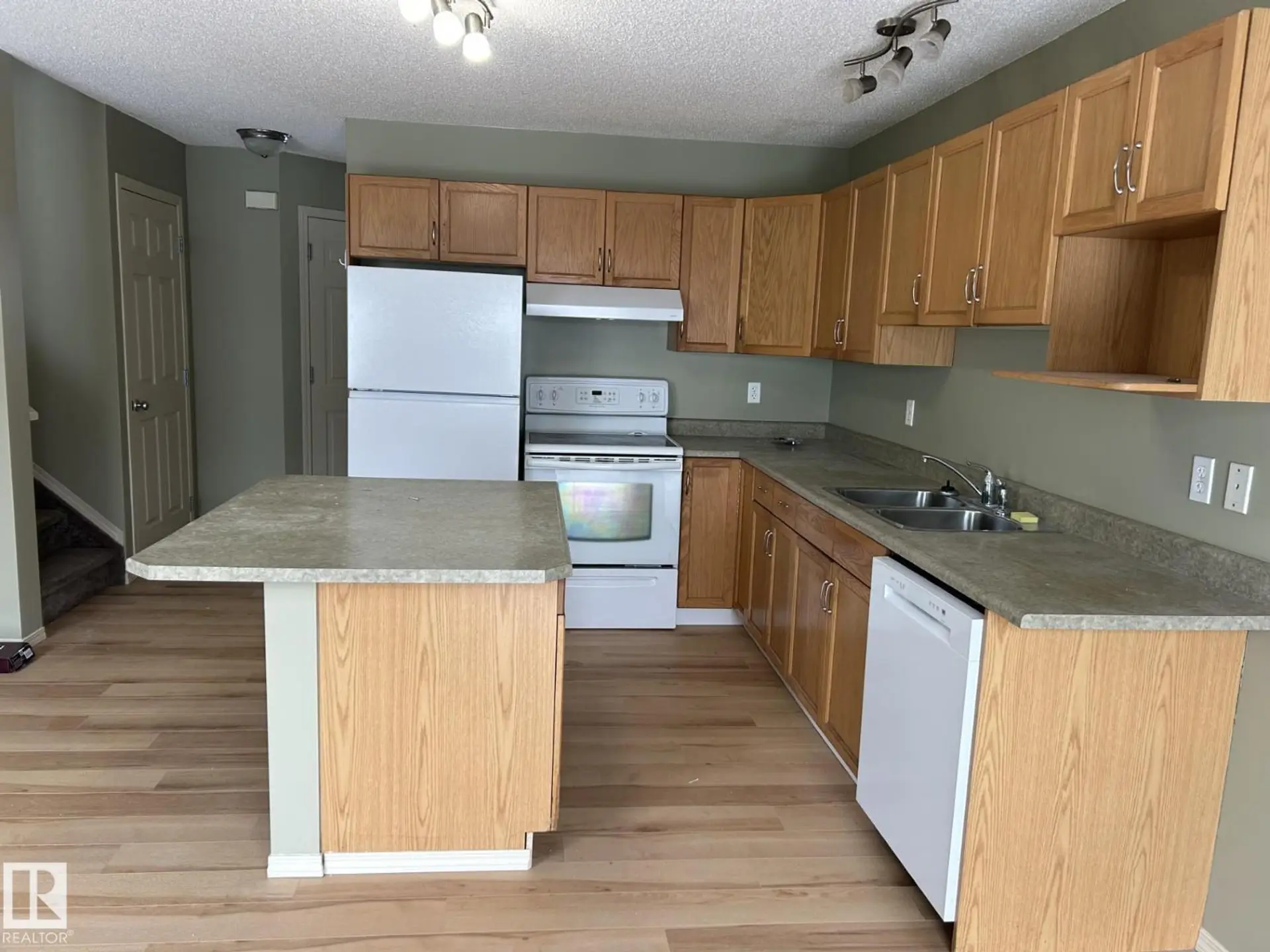 #112 4350 23 ST NW - Image 5