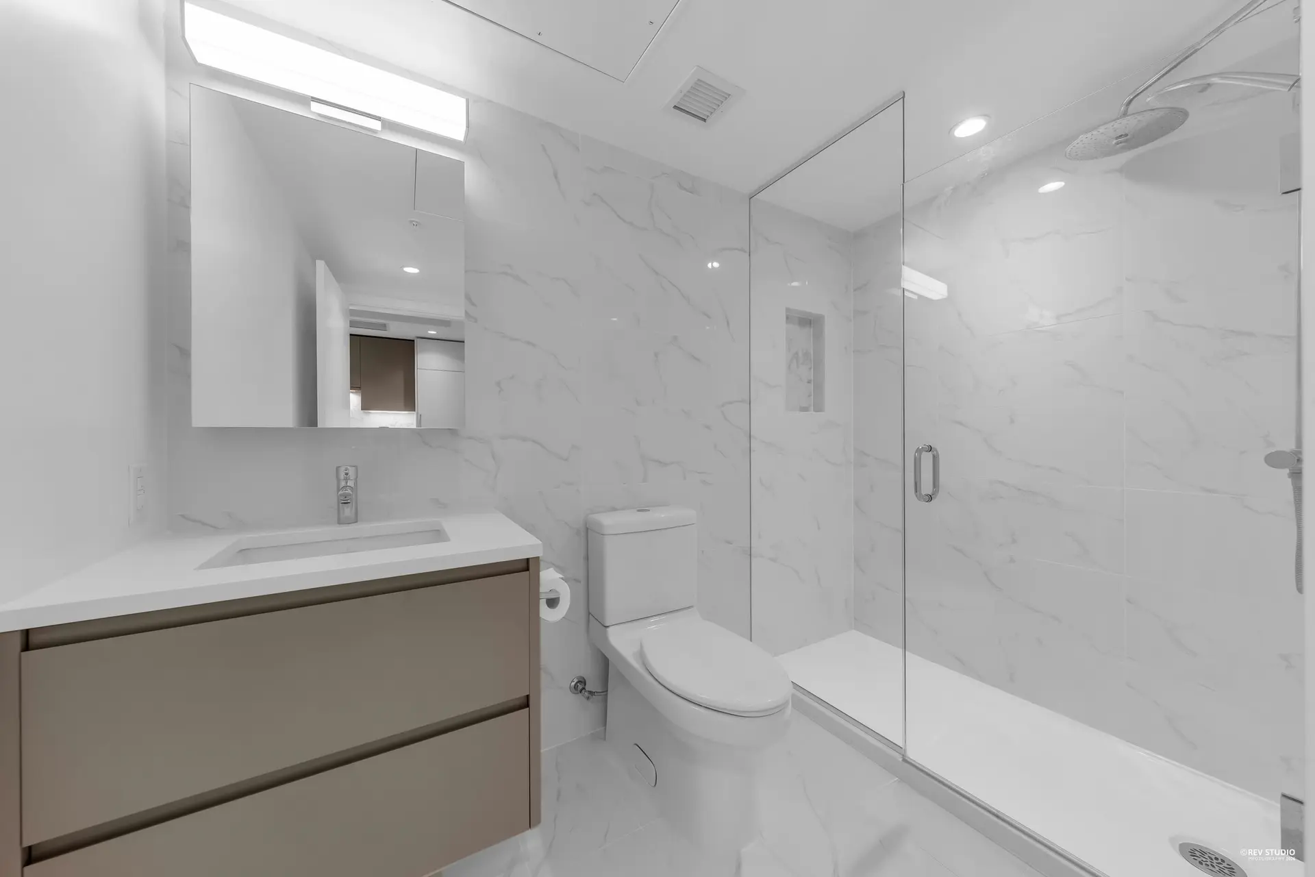 #303 8121 Chester Street - Image 10