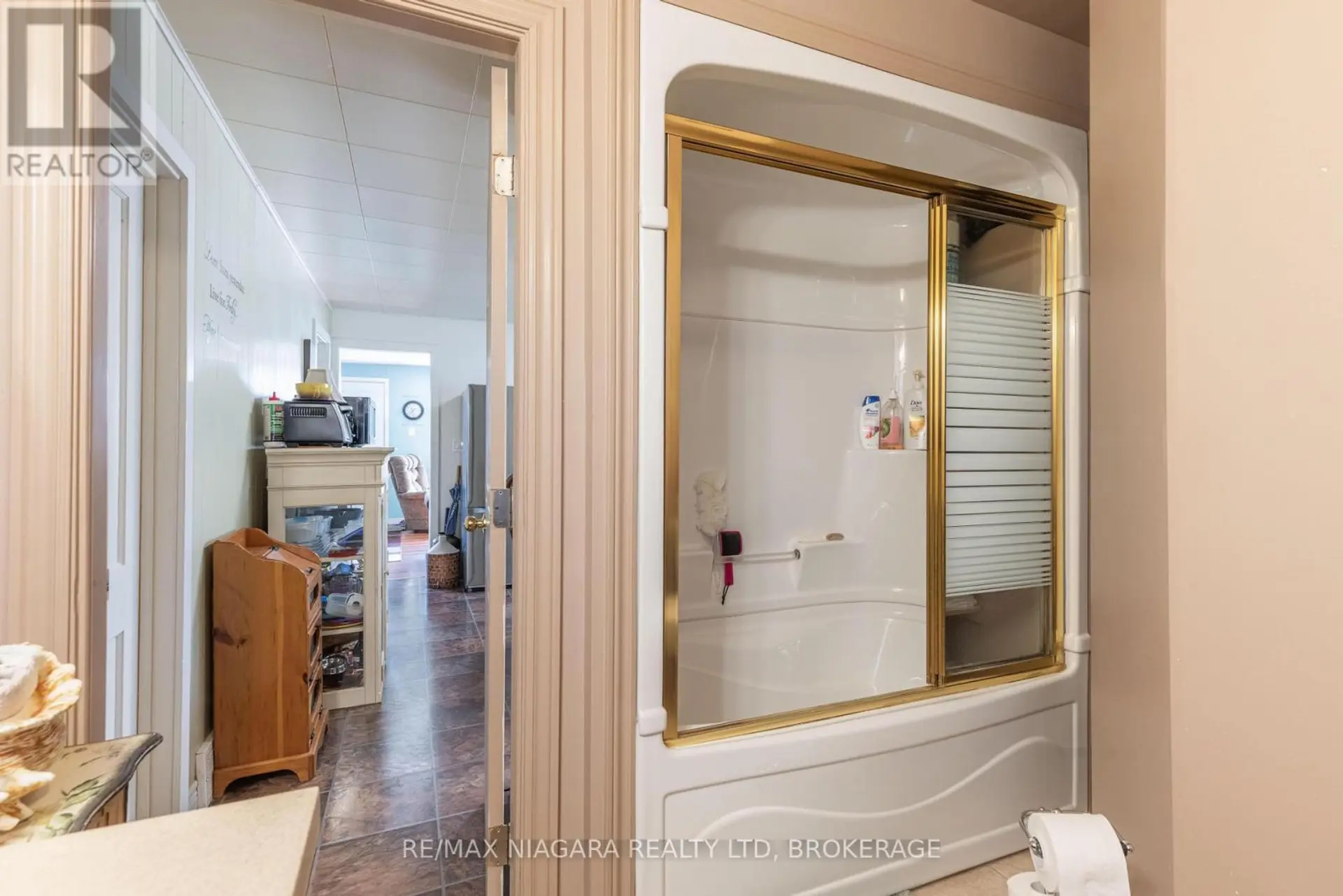 42 DOUGLAS STREET - Image 11