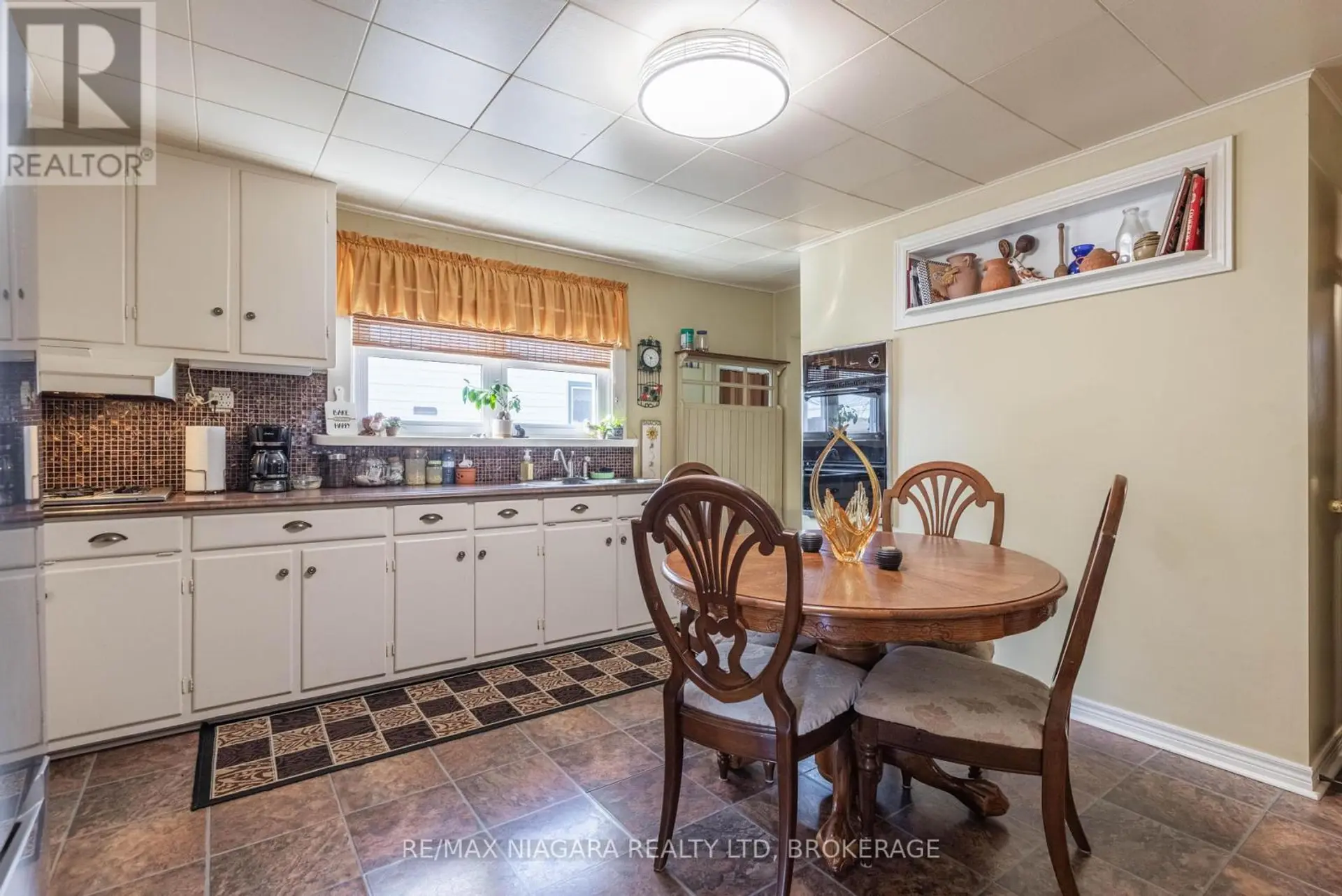 42 DOUGLAS STREET - Image 6