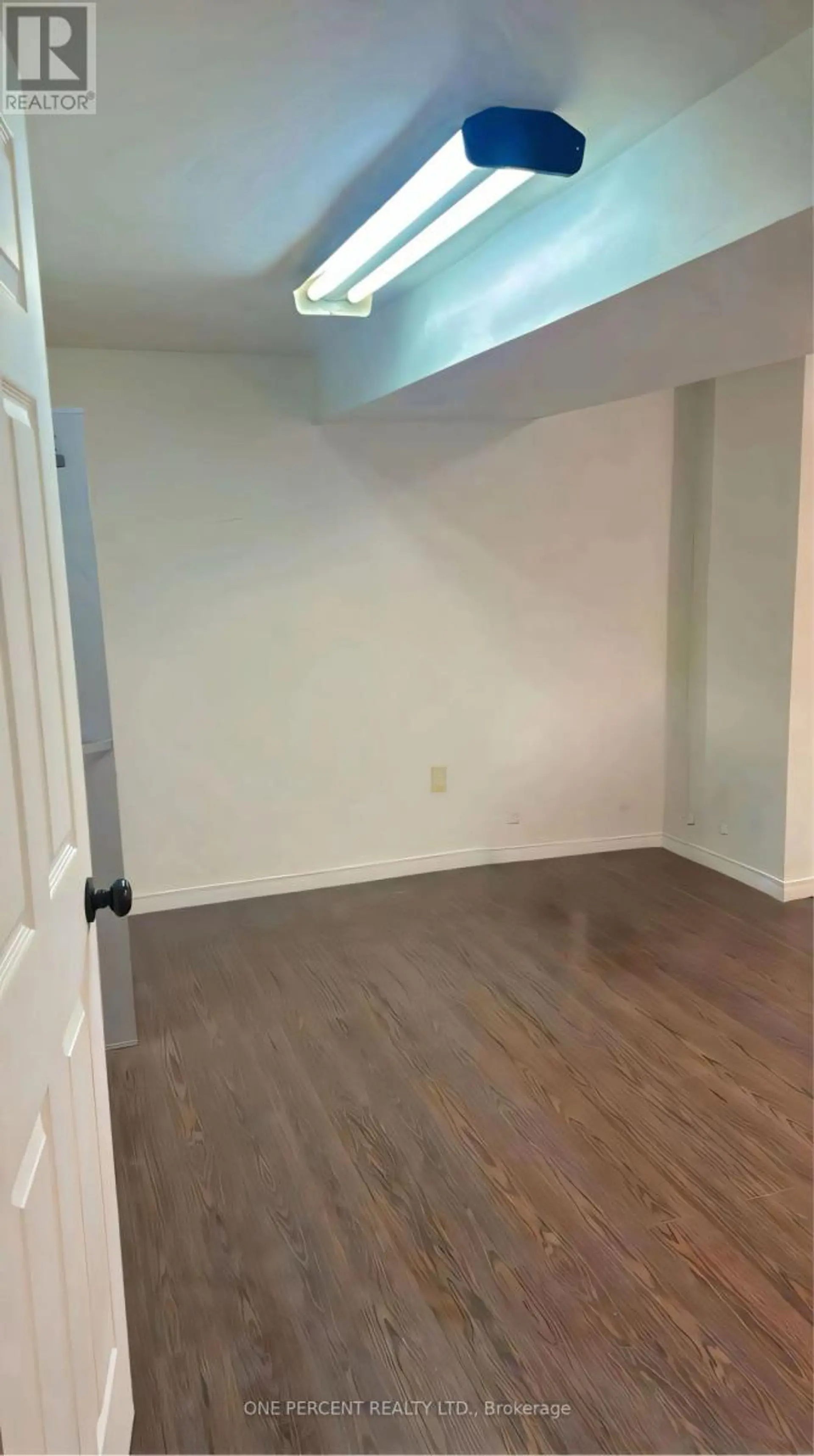 13 MOIR STREET - Image 13