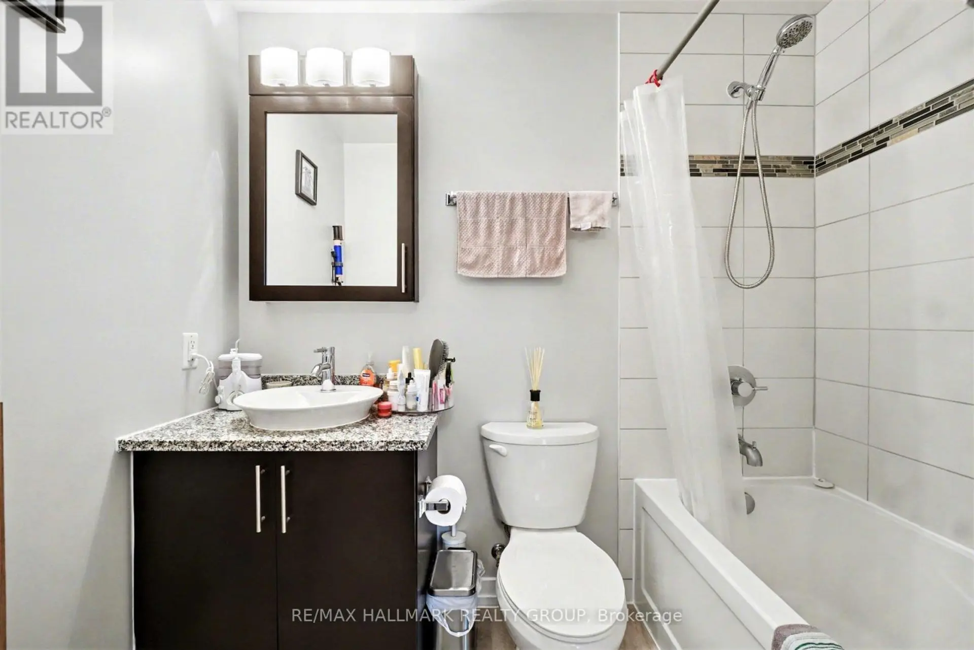 #1502 40 NEPEAN STREET - Image 16