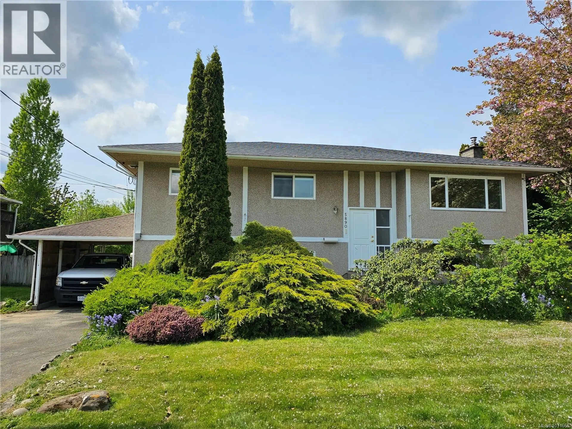Property at 5890 CHESTERFIELD Ave, Duncan, BC