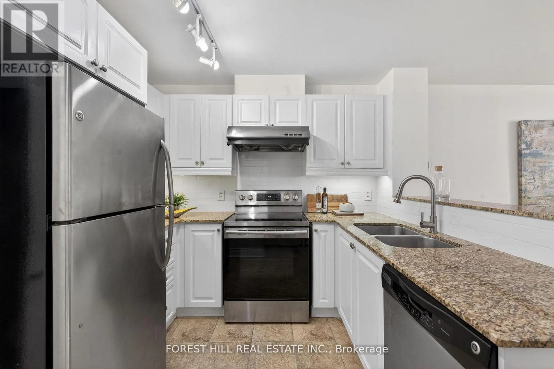 #17 8 BRIGHTON PLACE - Image 8