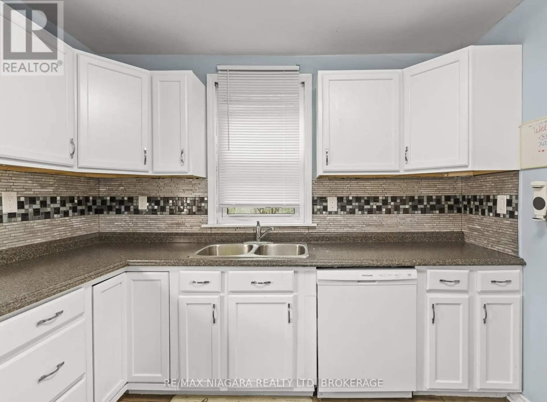32 PAGE STREET - Image 11