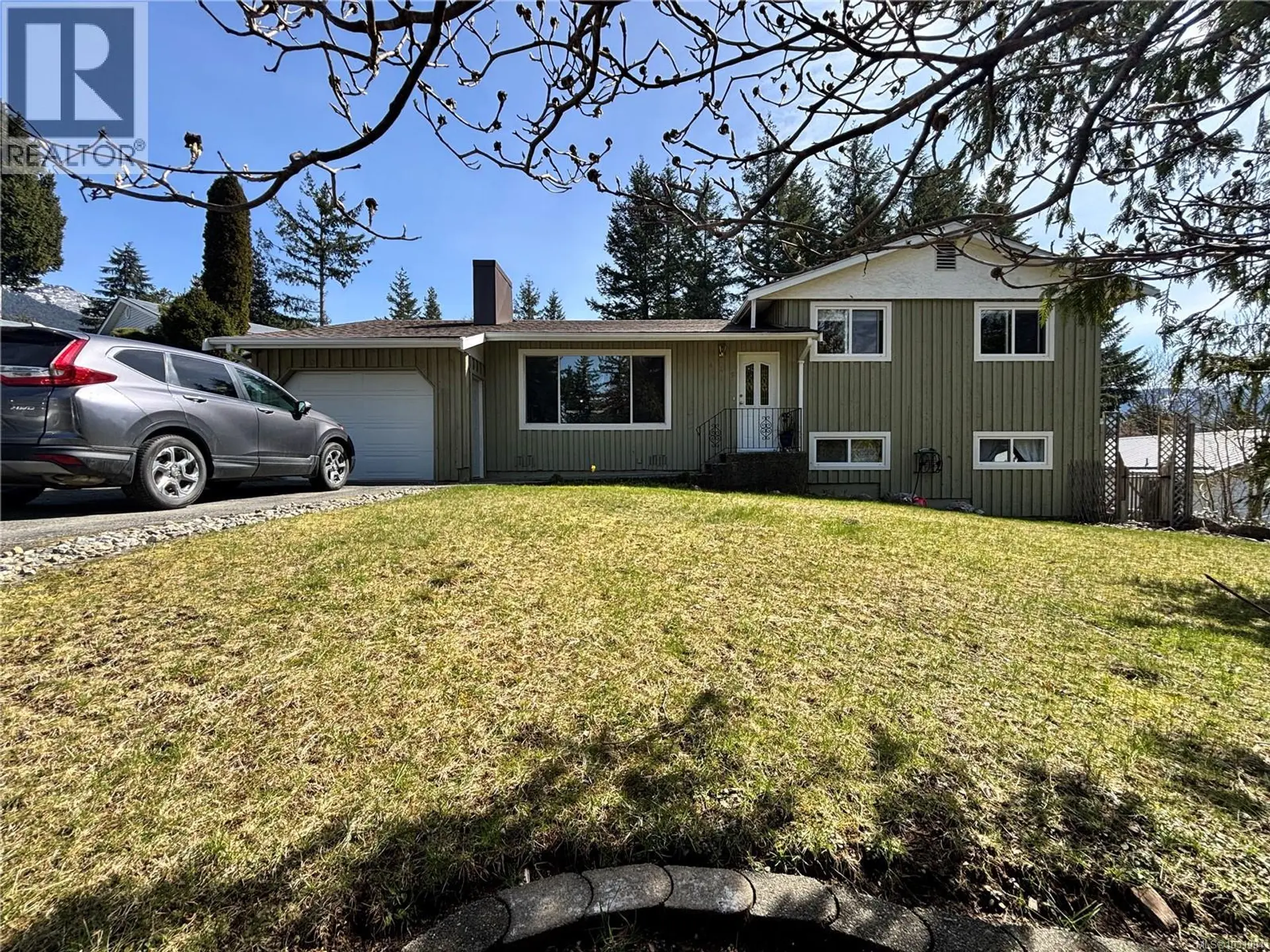 Property at 445 Chamiss Cres, Gold River, BC