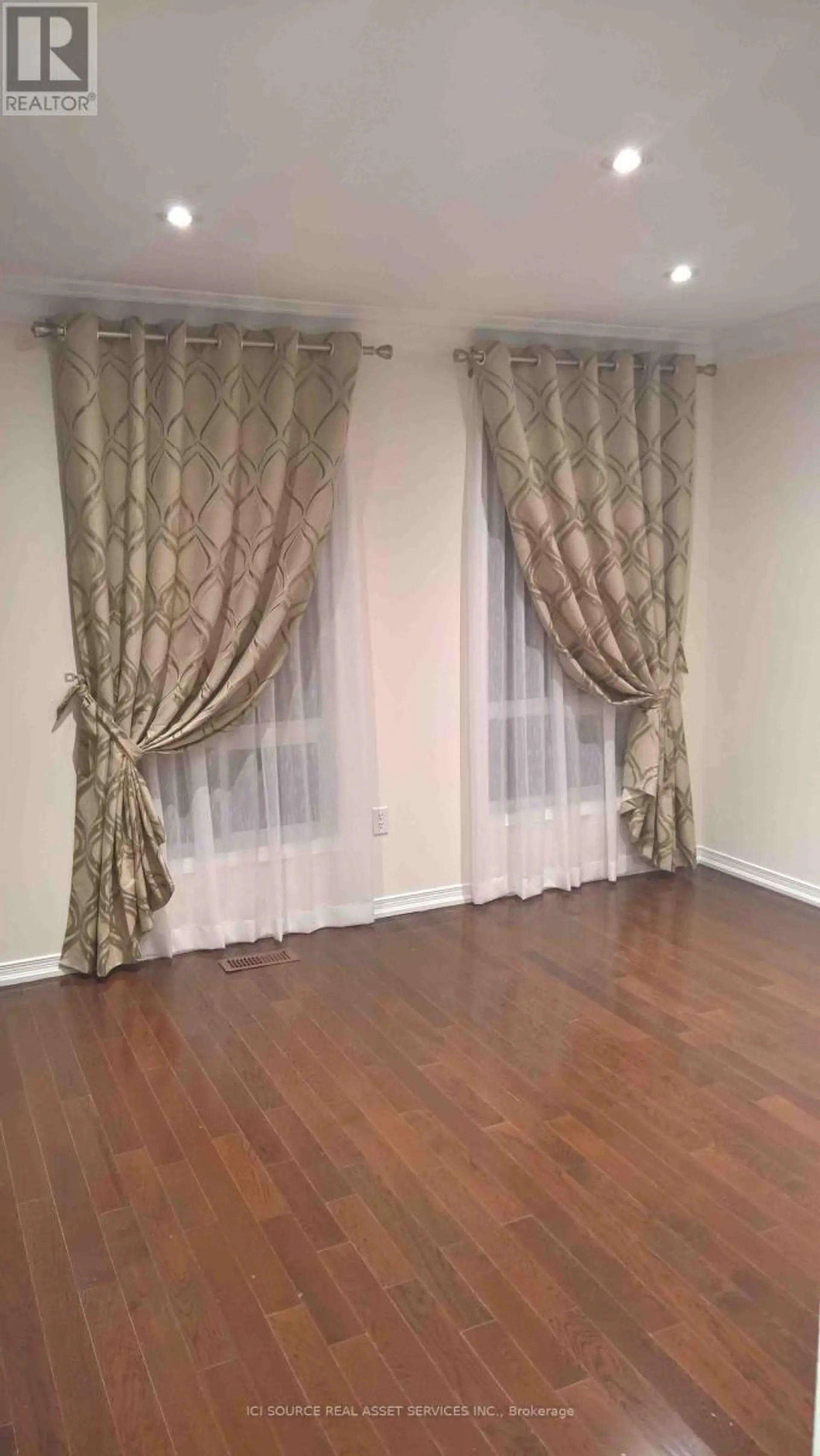 11 LEVELLANDS CRESCENT - Image 3