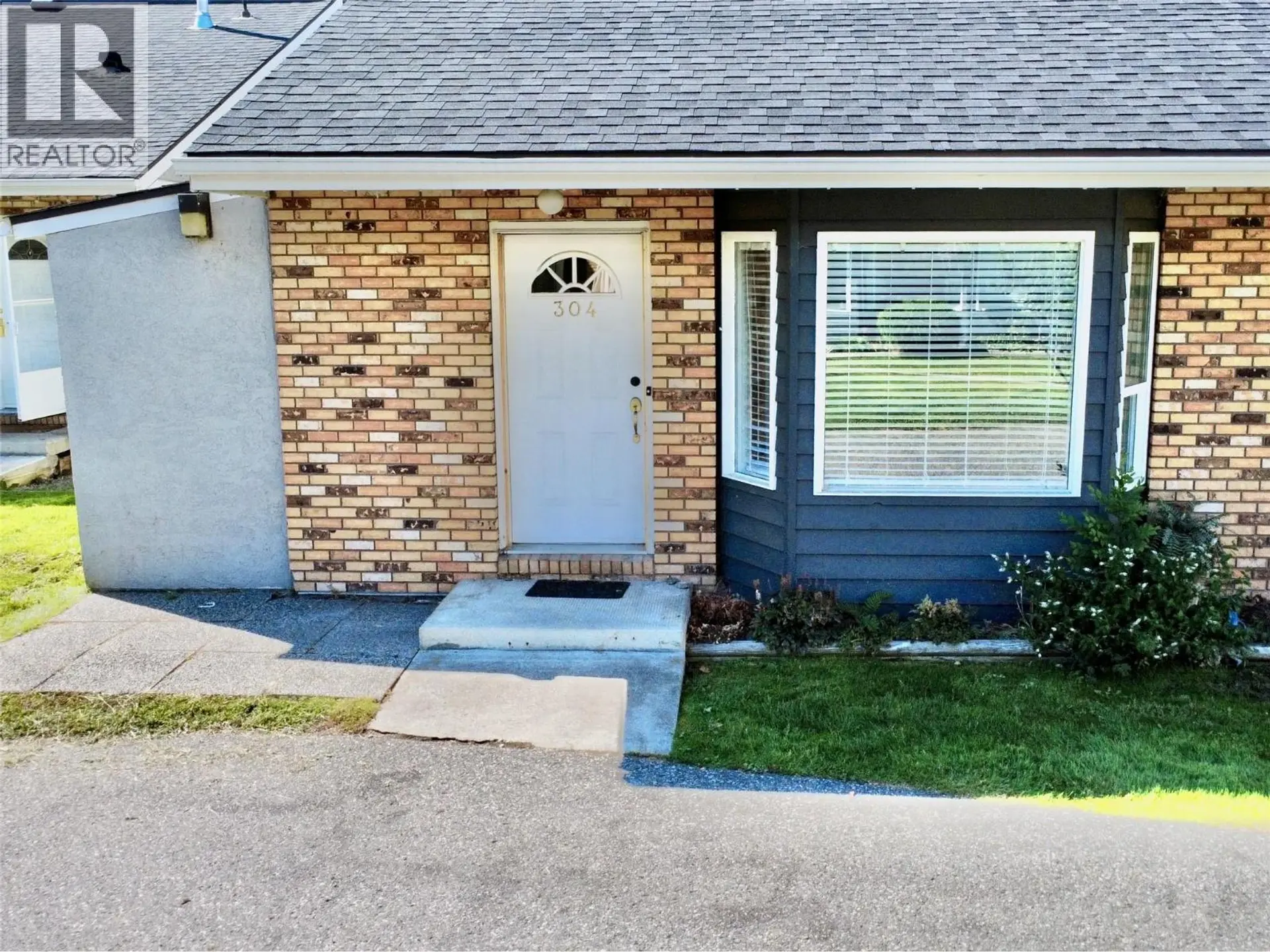 #304 3155 Gordon Drive - Image 18