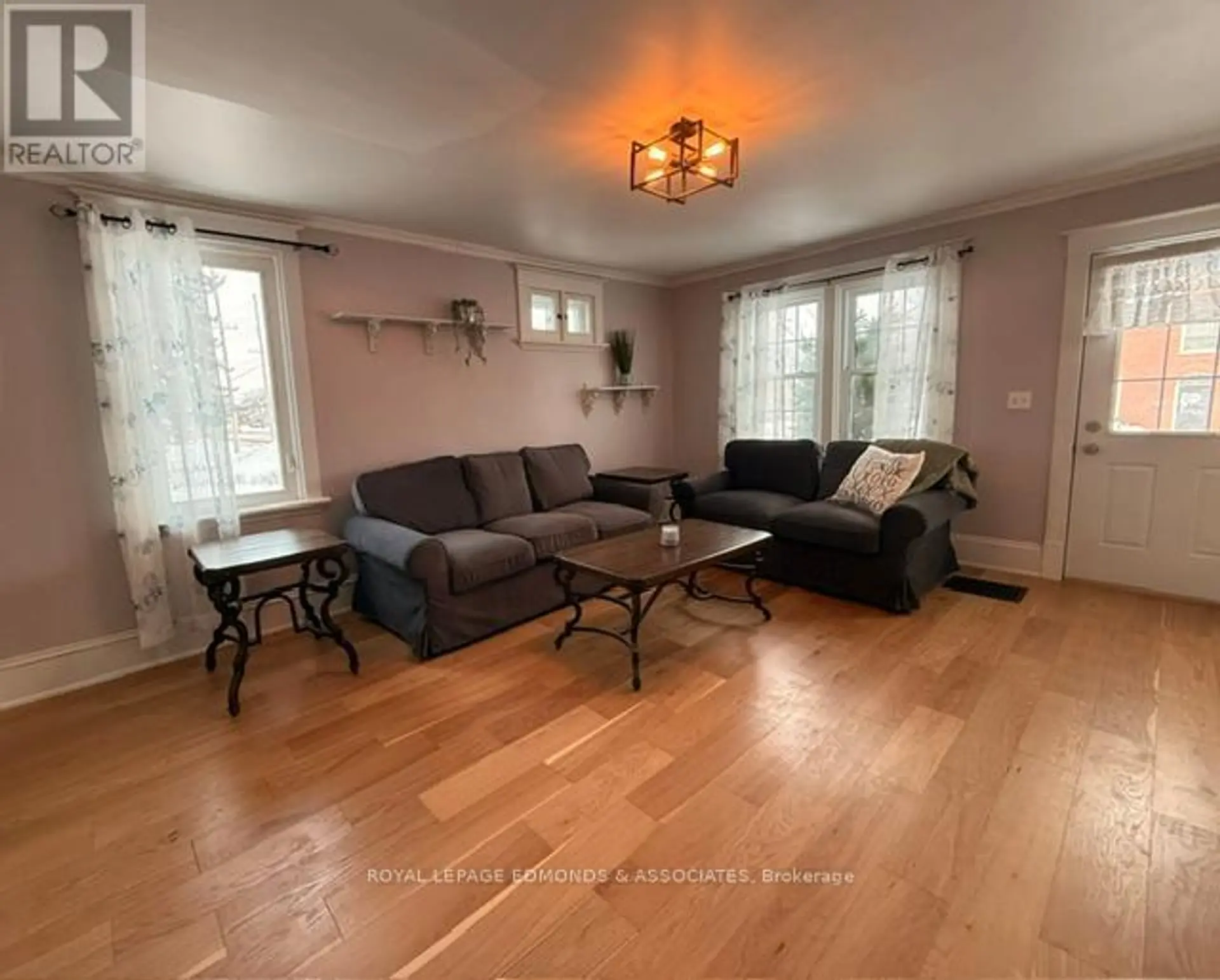 1028 PEMBROKE STREET E - Image 3
