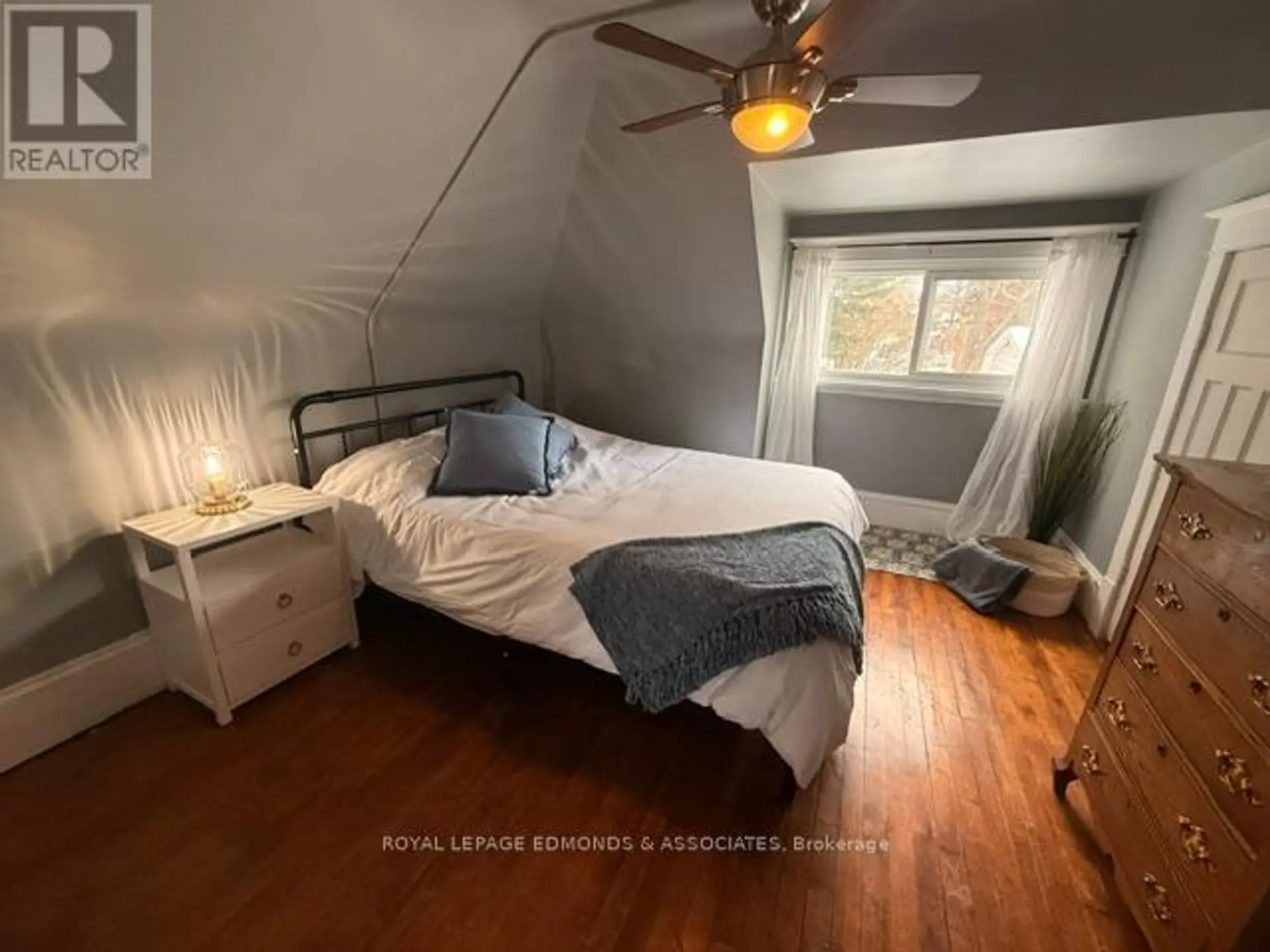 1028 PEMBROKE STREET E - Image 11