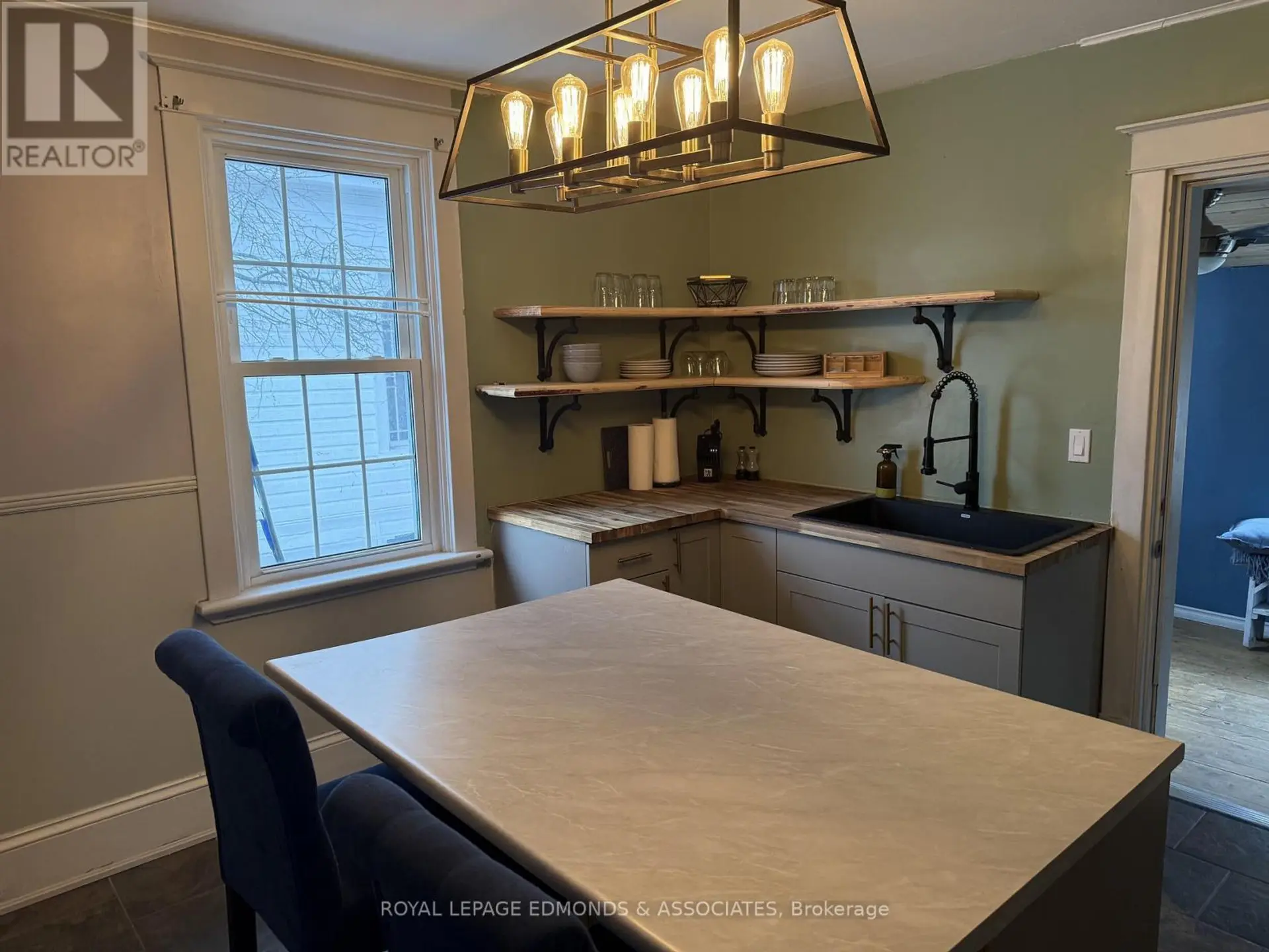 1028 PEMBROKE STREET E - Image 6
