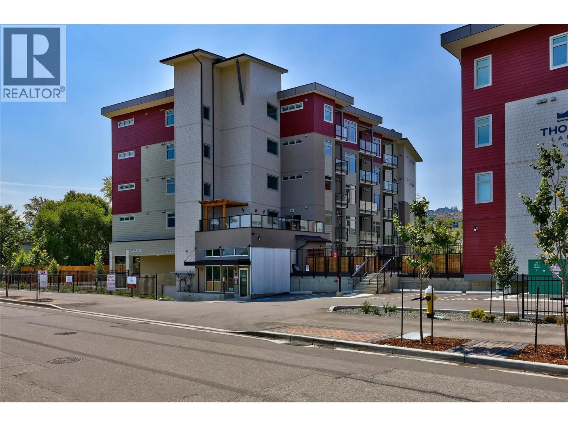 #204 215 ROYAL Avenue - Image 15