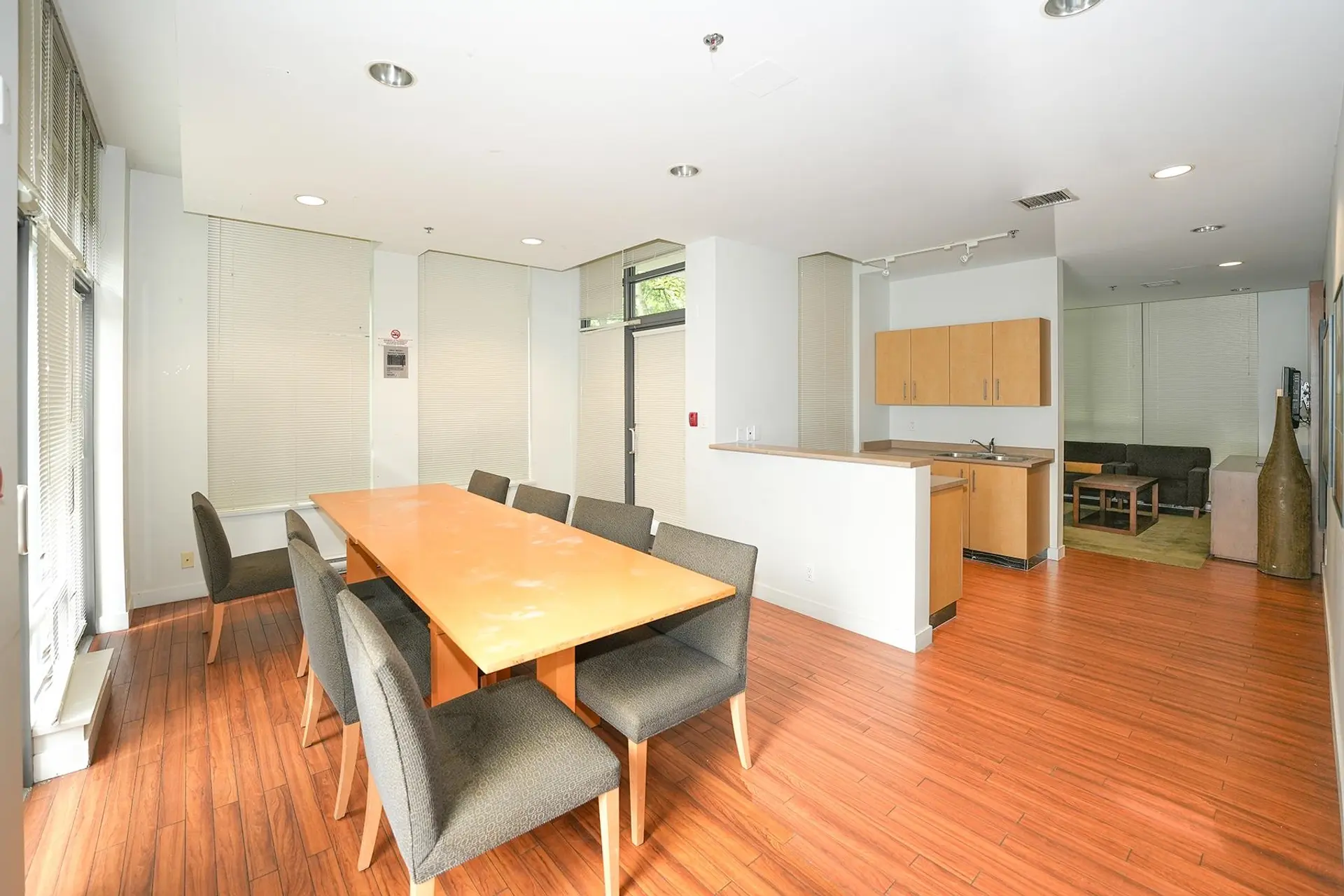 #1808 3660 Vanness Avenue - Image 14