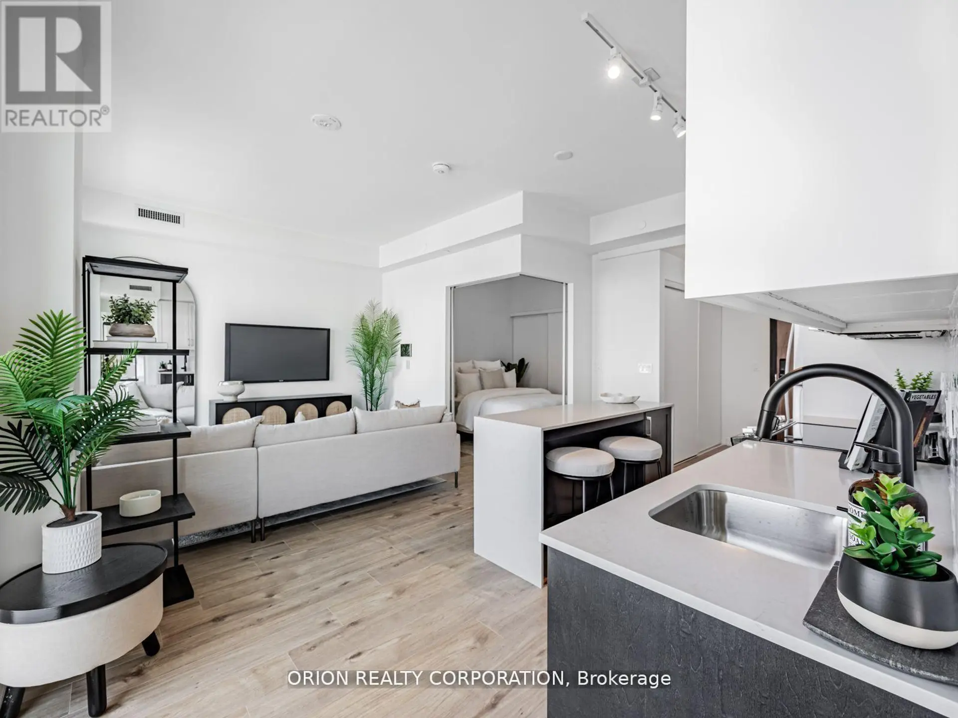 #517 201 BROCK STREET S - Image 4