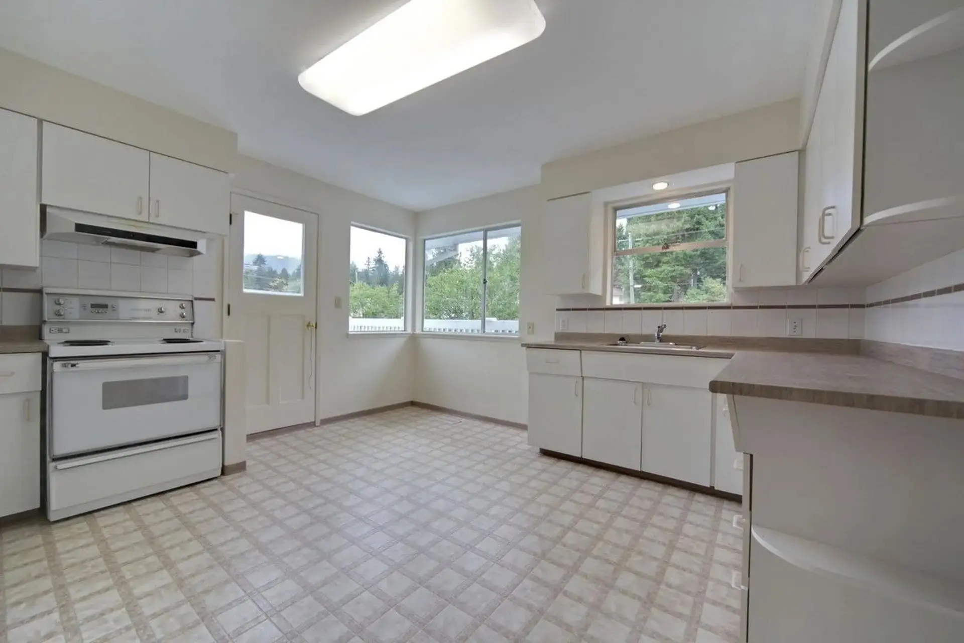 1025 Clements Avenue - Image 15