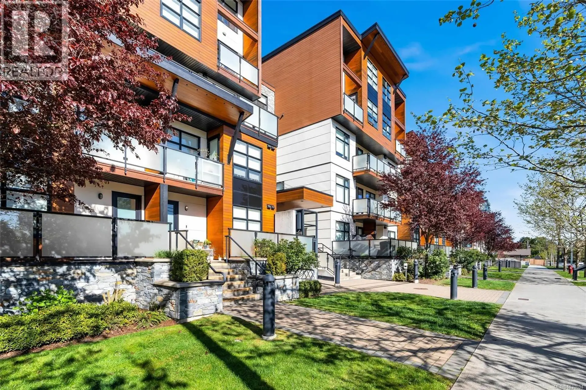 Property at #402 4000 Shelbourne St, Saanich, BC