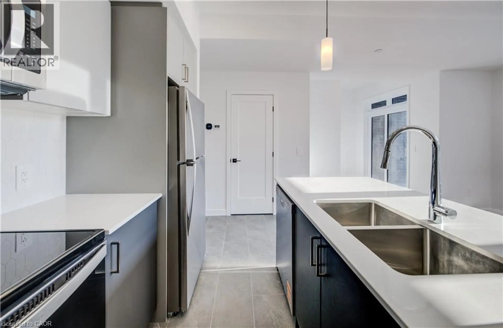 #41 31 MILL STREET - Image 5