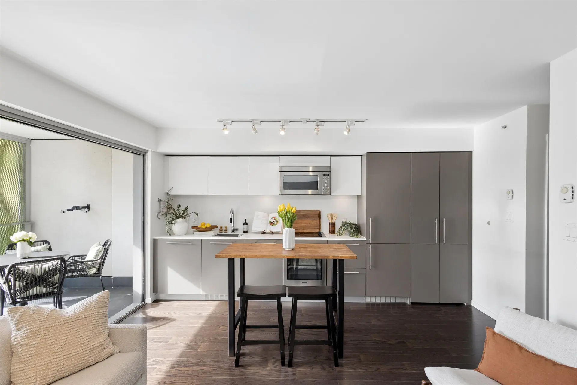 Property at #806 999 Seymour Street, Vancouver, BC