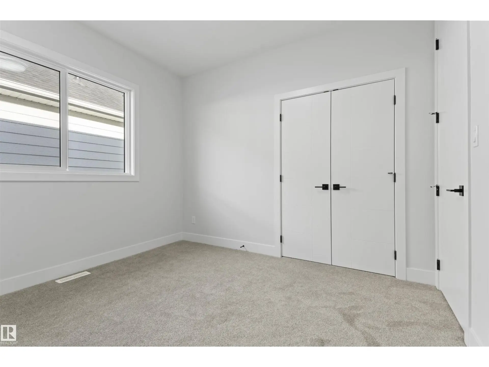 156 WYATT RG - Image 8