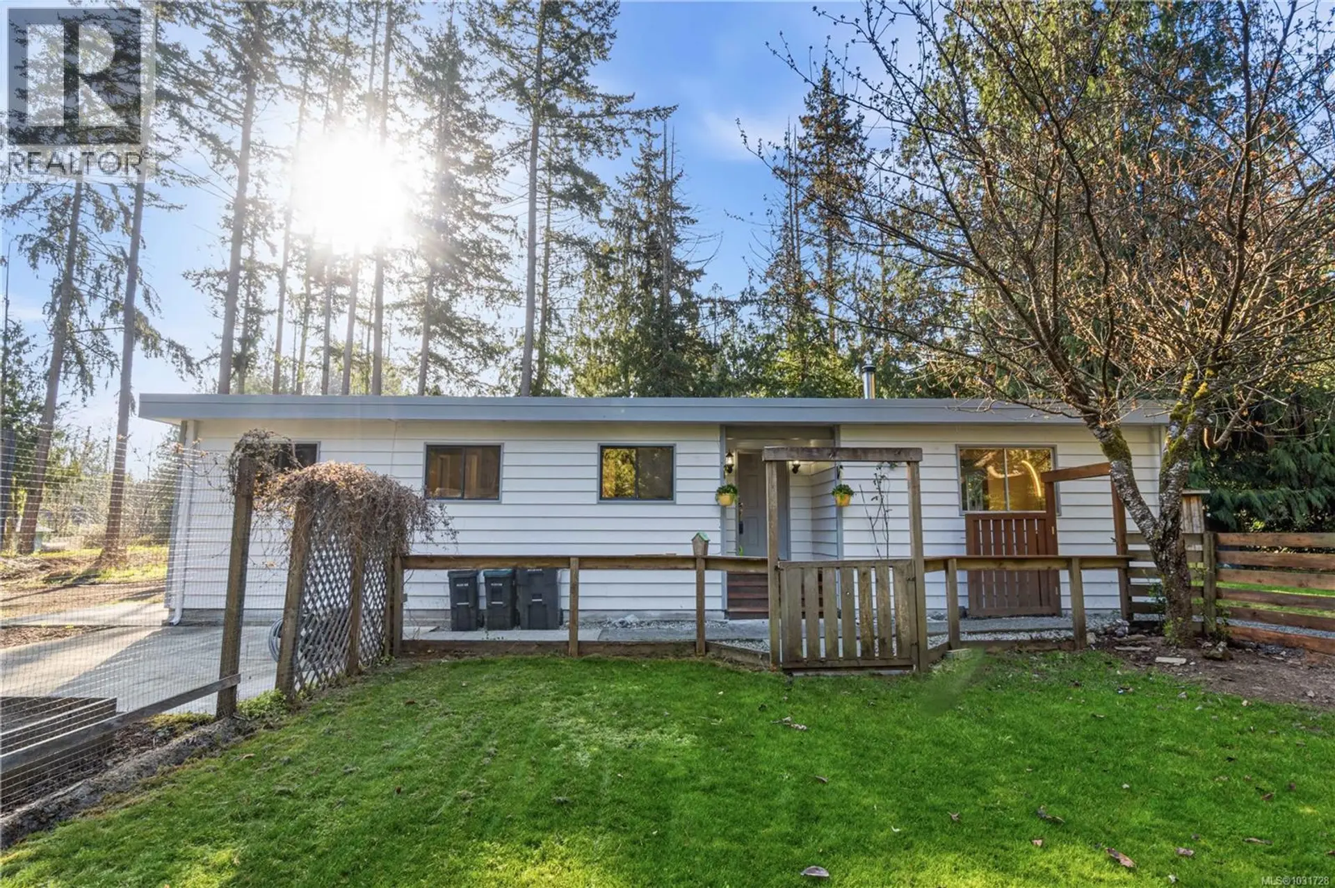 Property at 1007 Fabrick Dr, Qualicum Beach, BC
