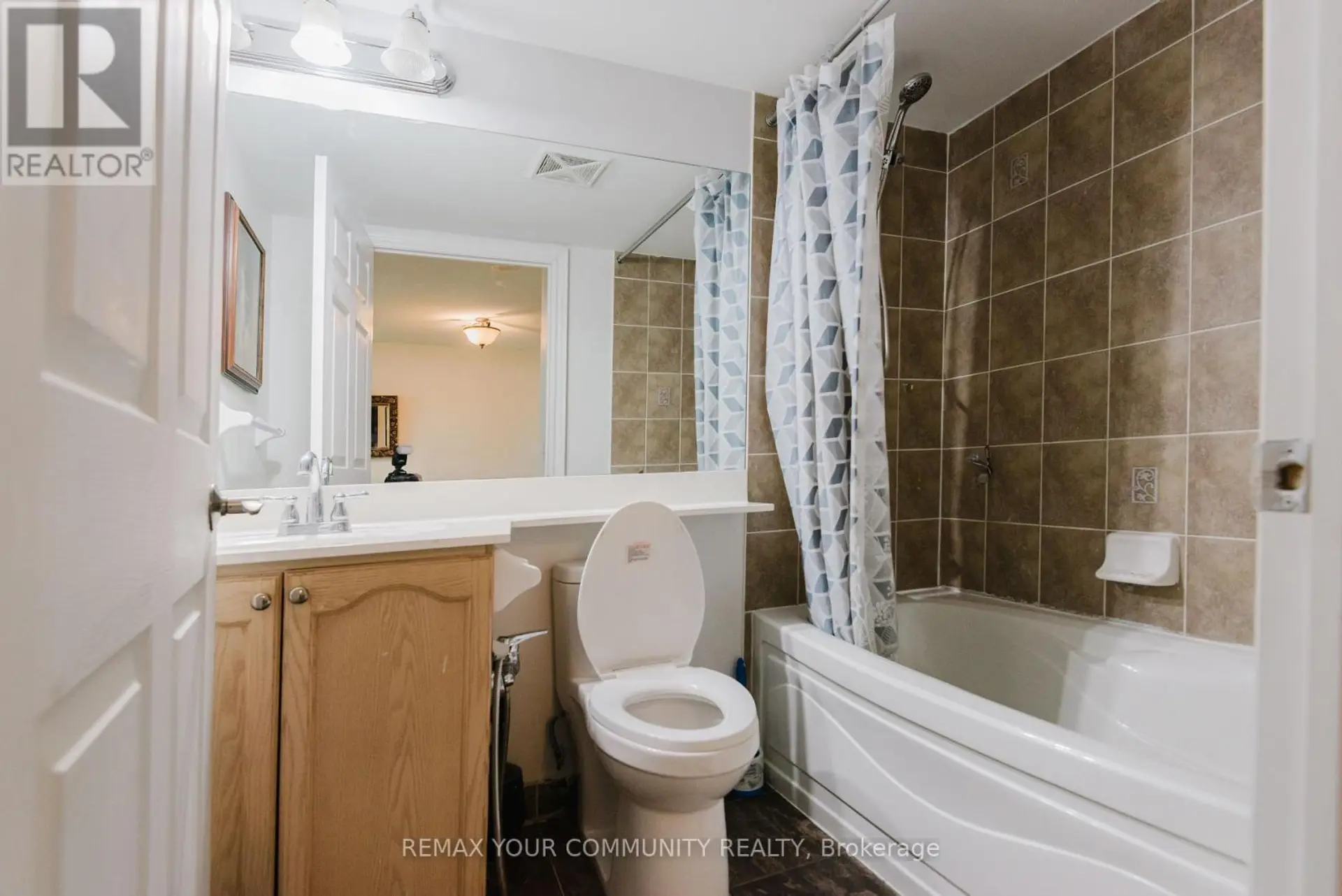 #2510 15 GREENVIEW AVENUE - Image 12