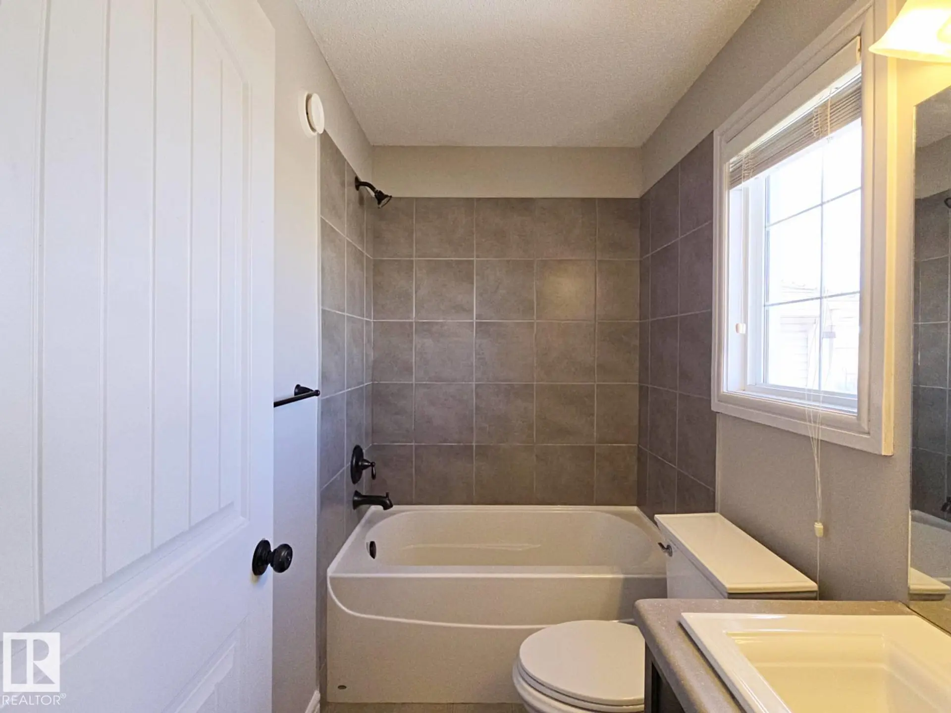 11525 18A AV SW - Image 14