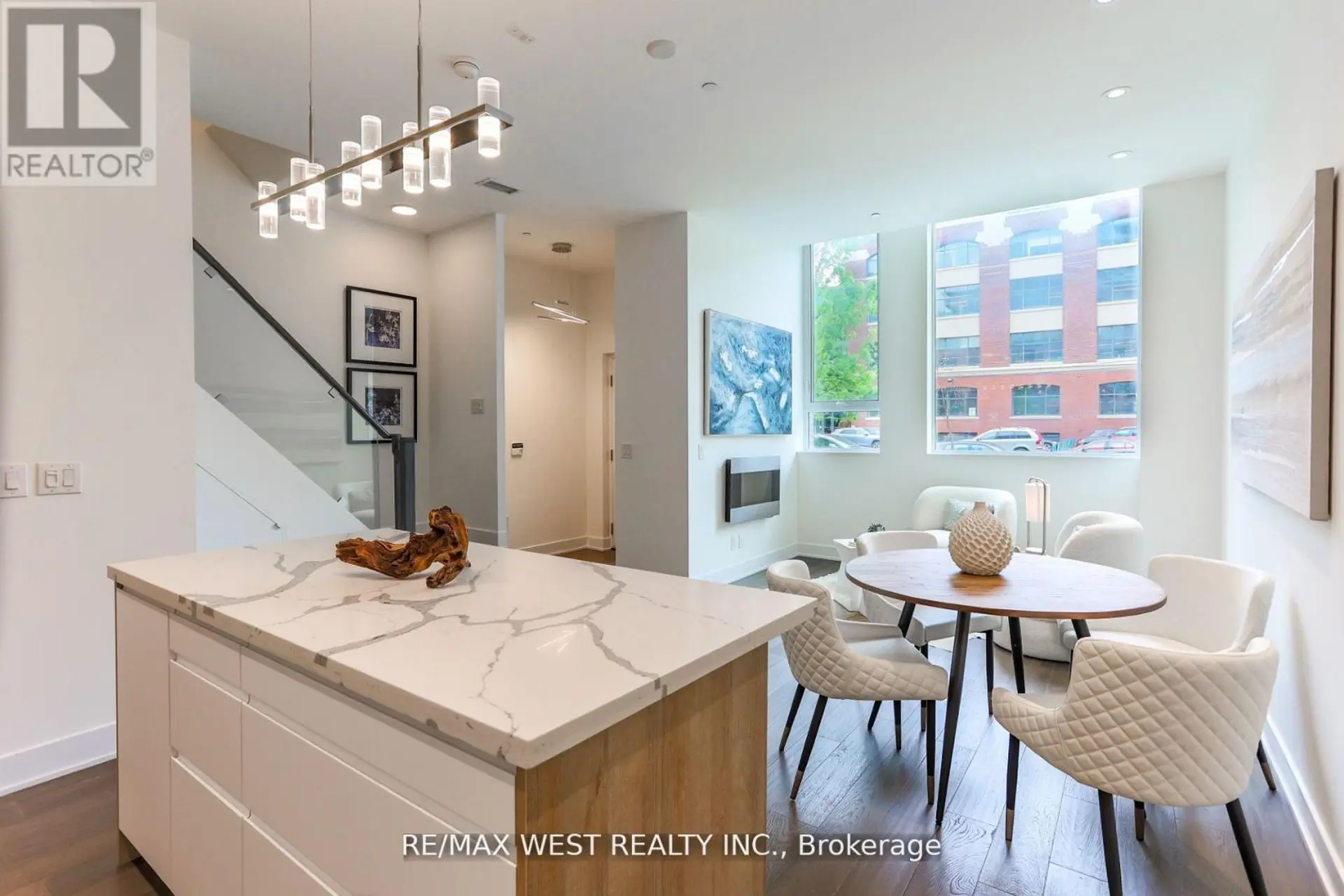 #TH02 508 WELLINGTON STREET W - Image 3