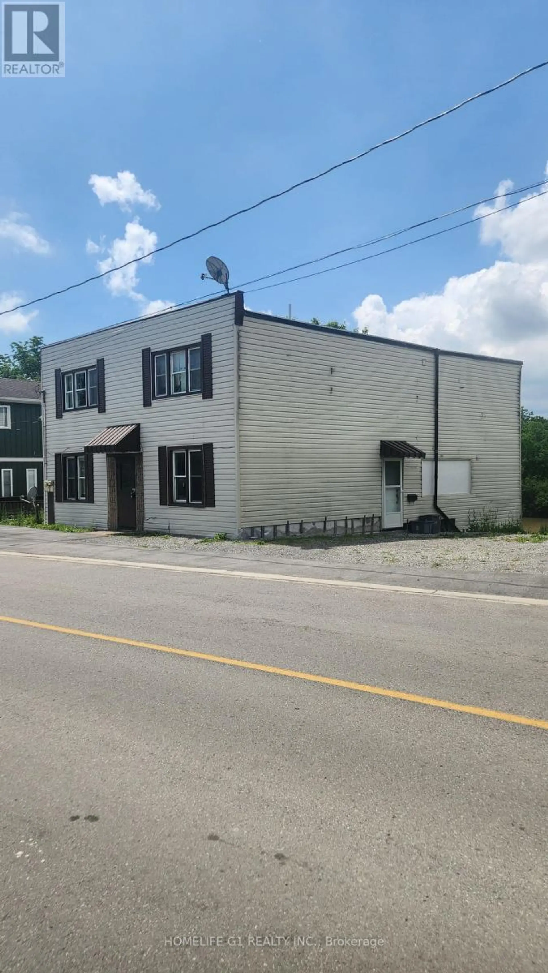 42 RIVERSIDE DRIVE - Image 1