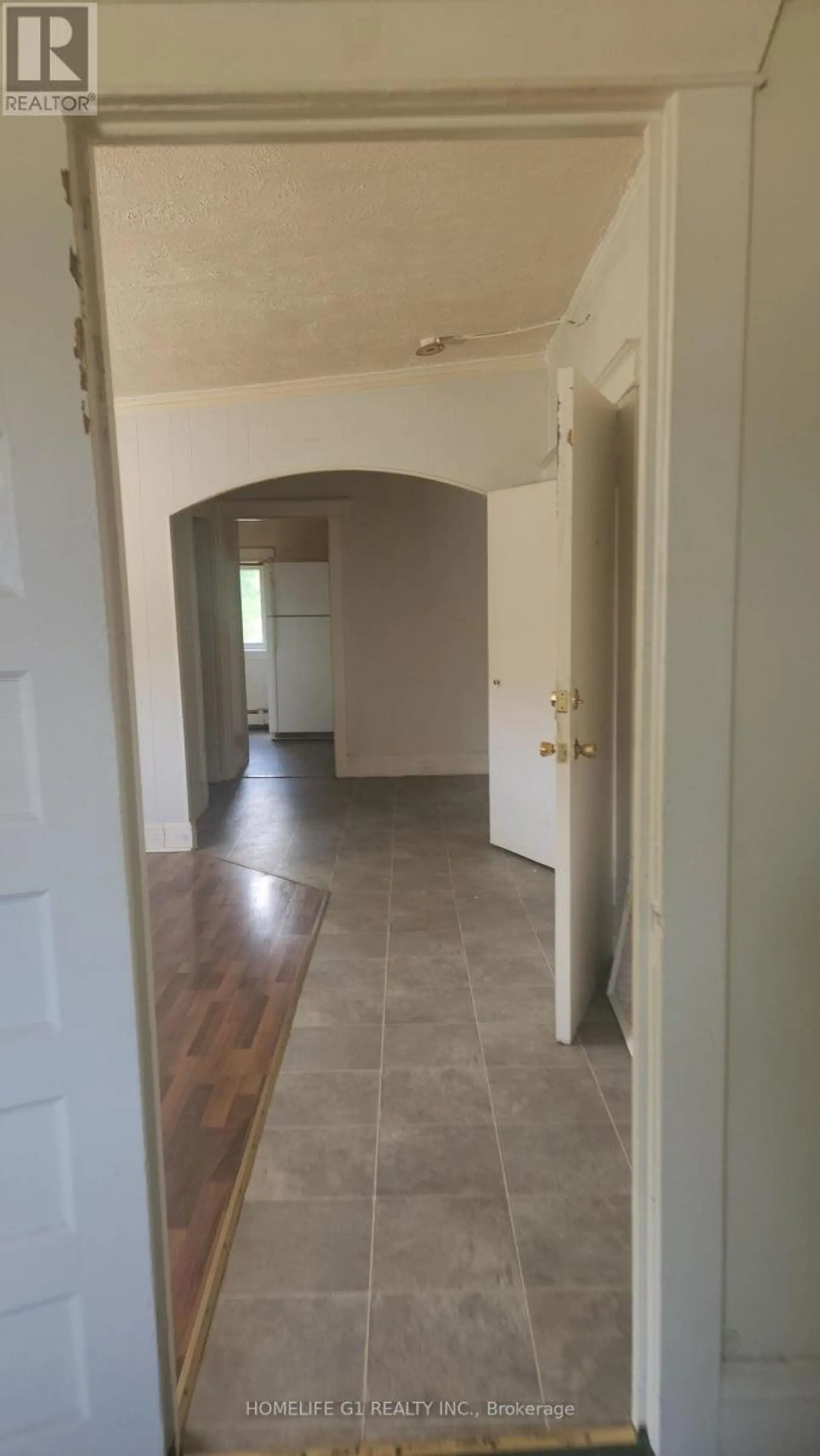 42 RIVERSIDE DRIVE - Image 2