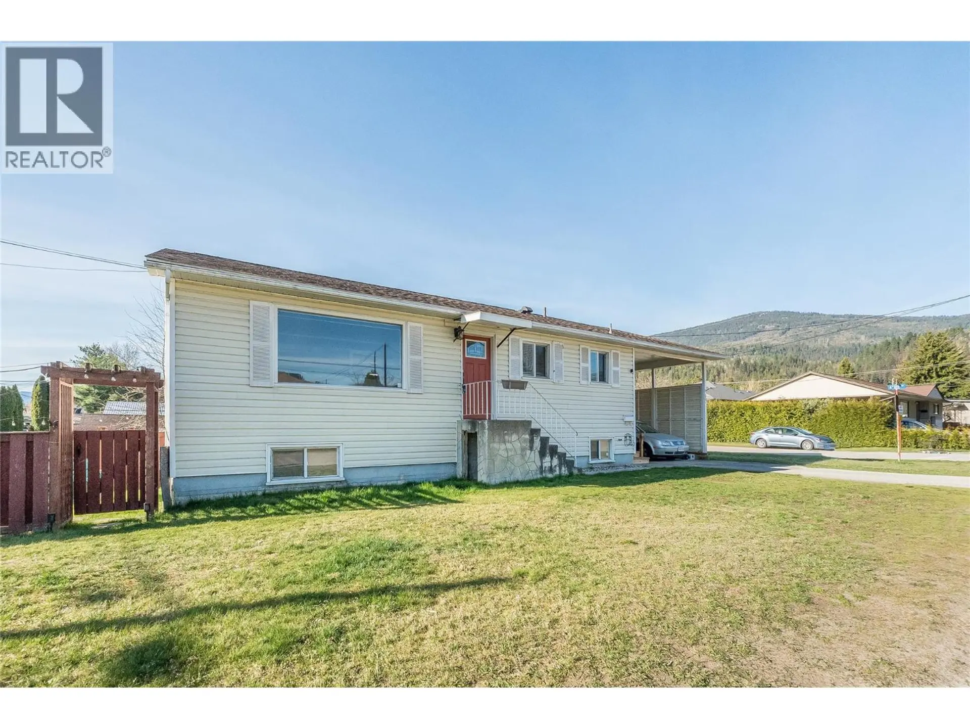 Property at 601 6th Avenue, Castlegar, BC