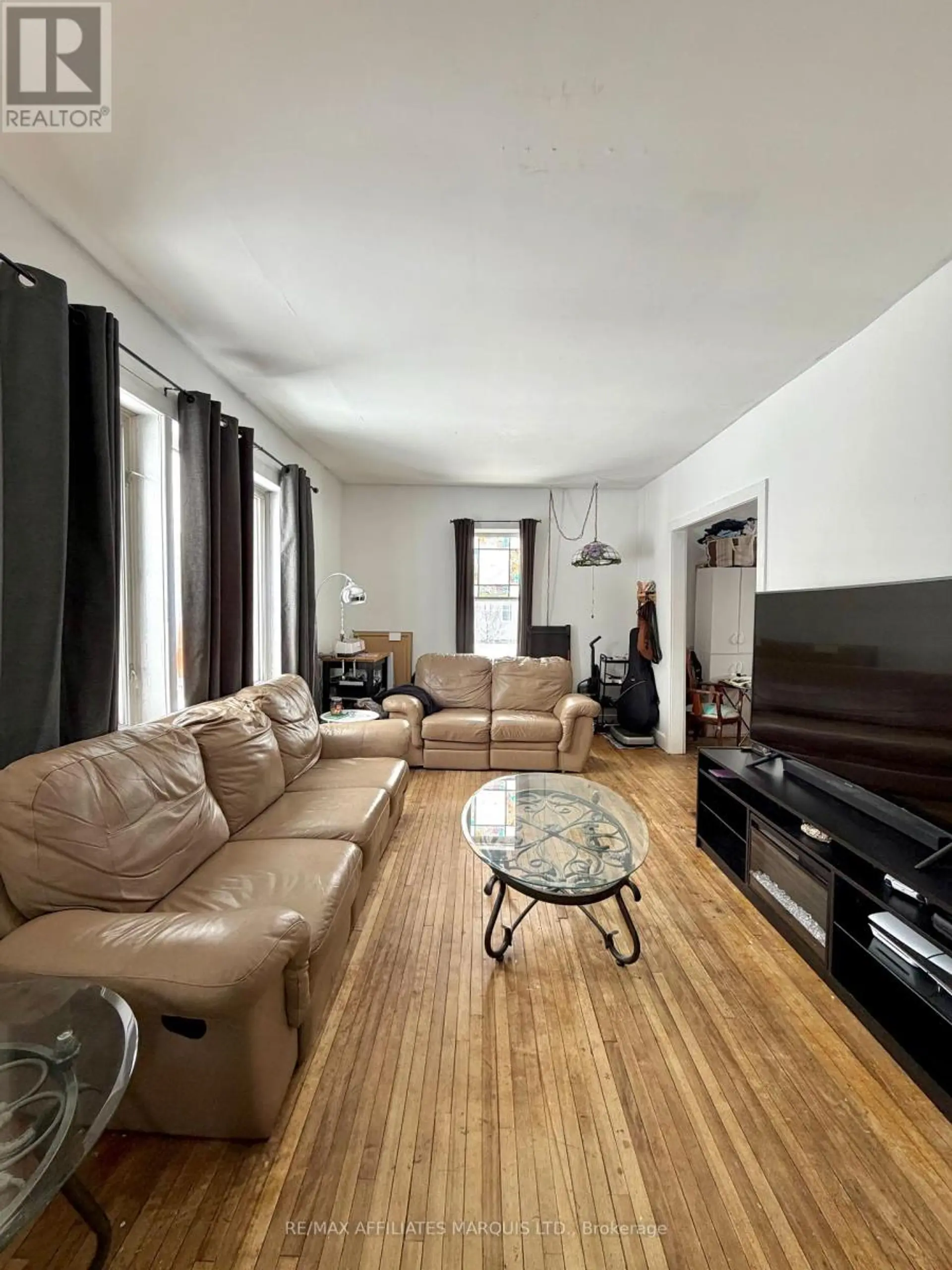 37 MAIN STREET - Image 4