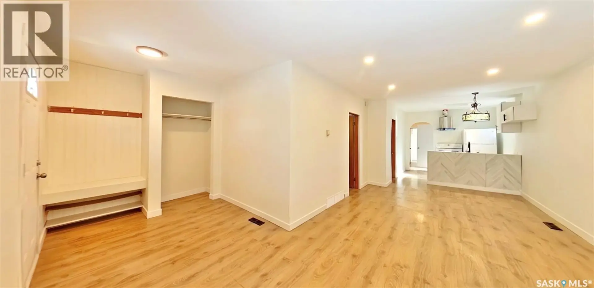 651 Queen STREET - Image 2