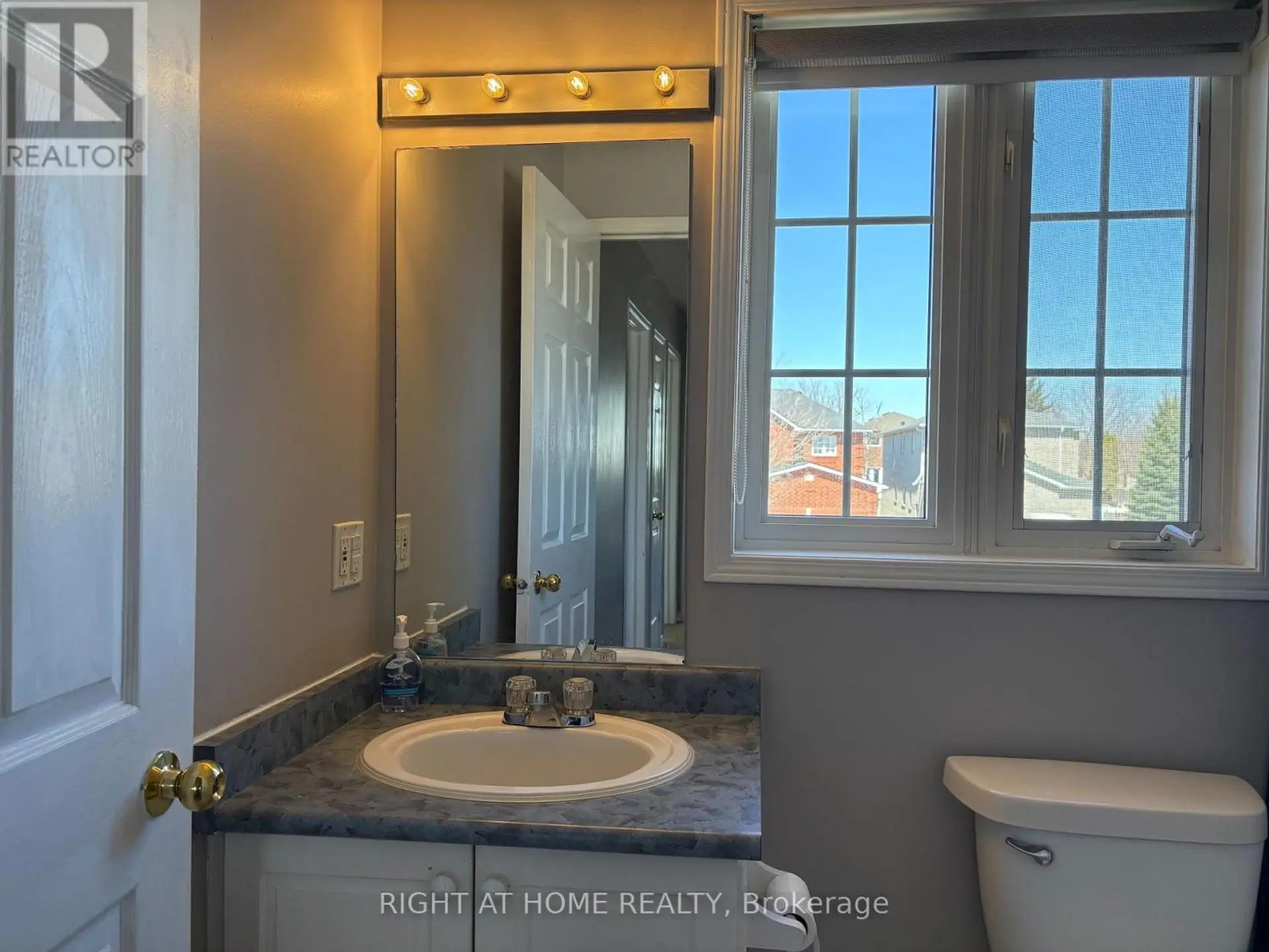 13 GOLDS CRESCENT - Image 11