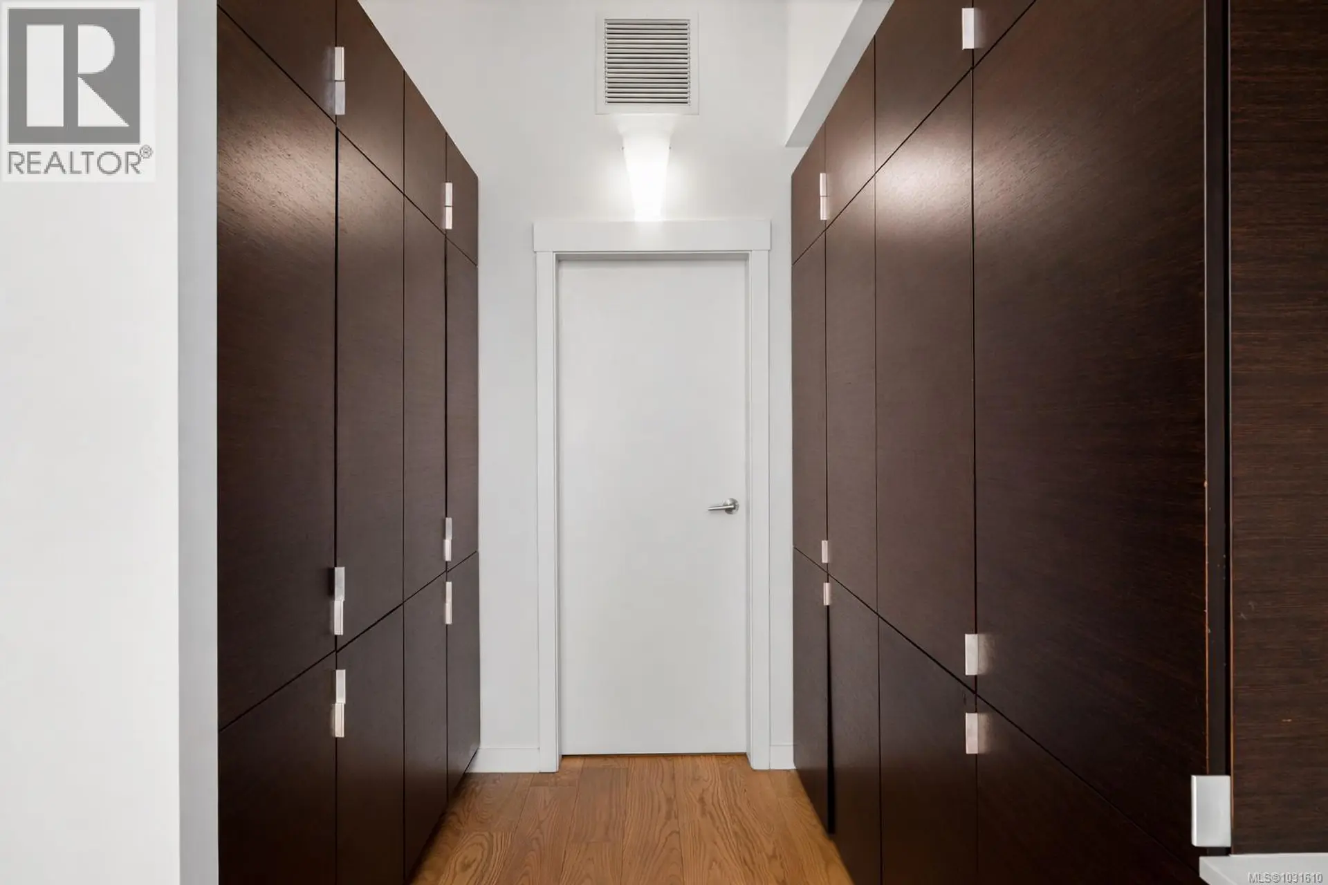 #304 770 Fisgard St - Image 8