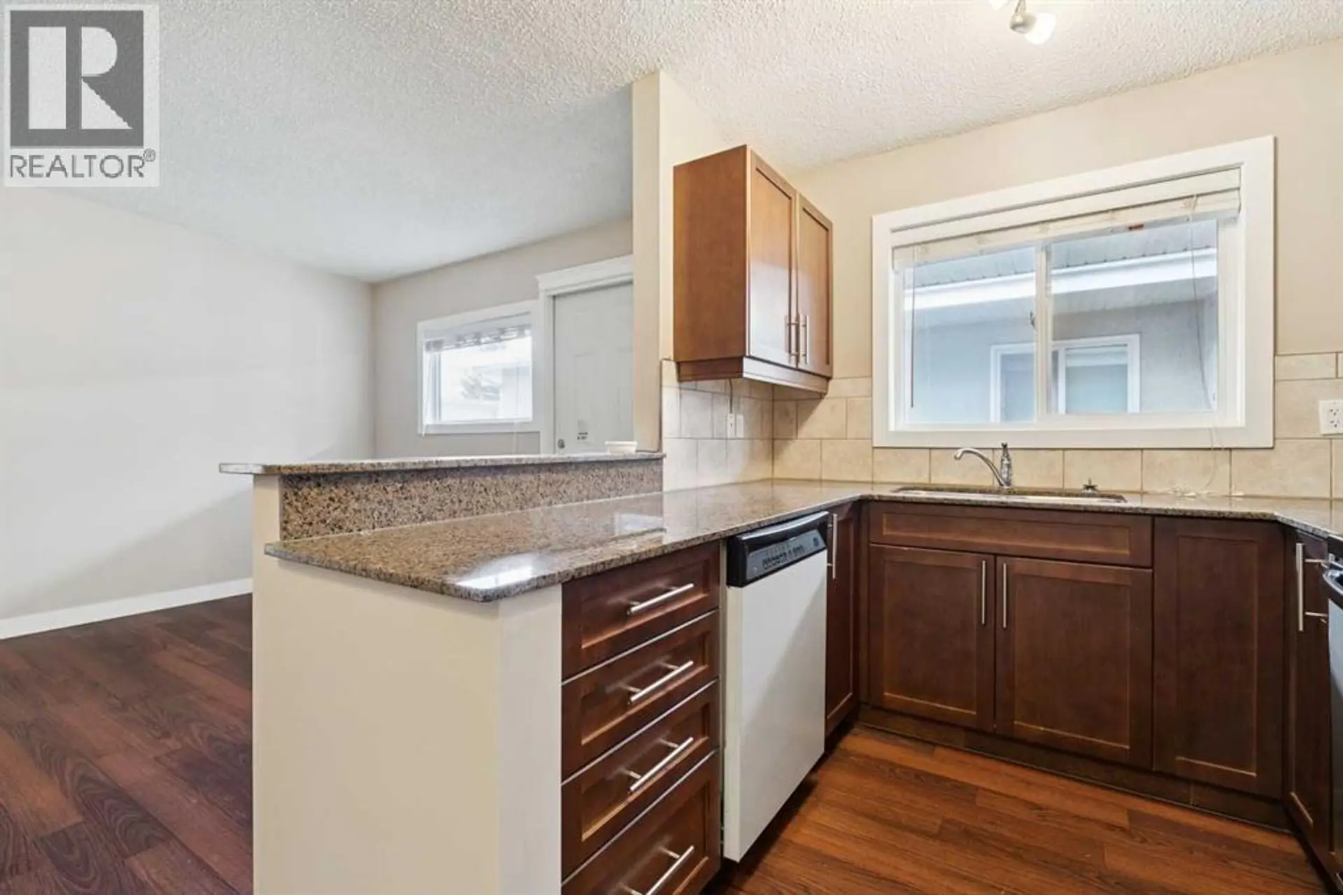 #4 605 67 AVENUE SW - Image 4