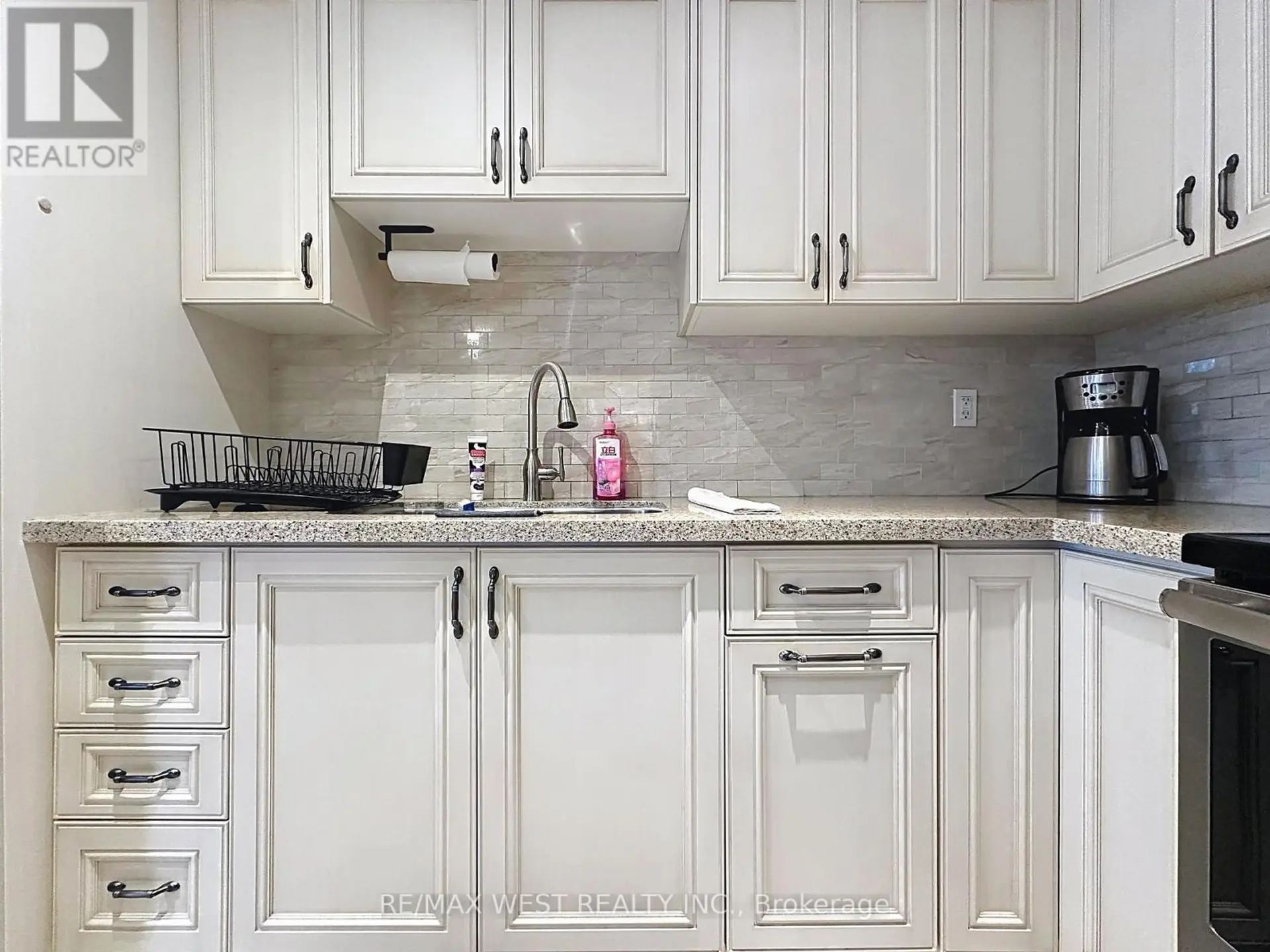 #206 800 KENNEDY ROAD - Image 9