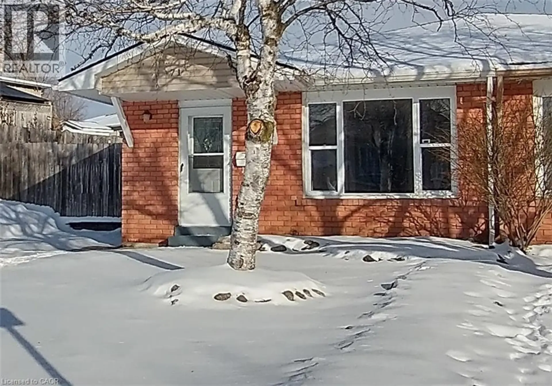 71 NICKOLAS Crescent - Image 1