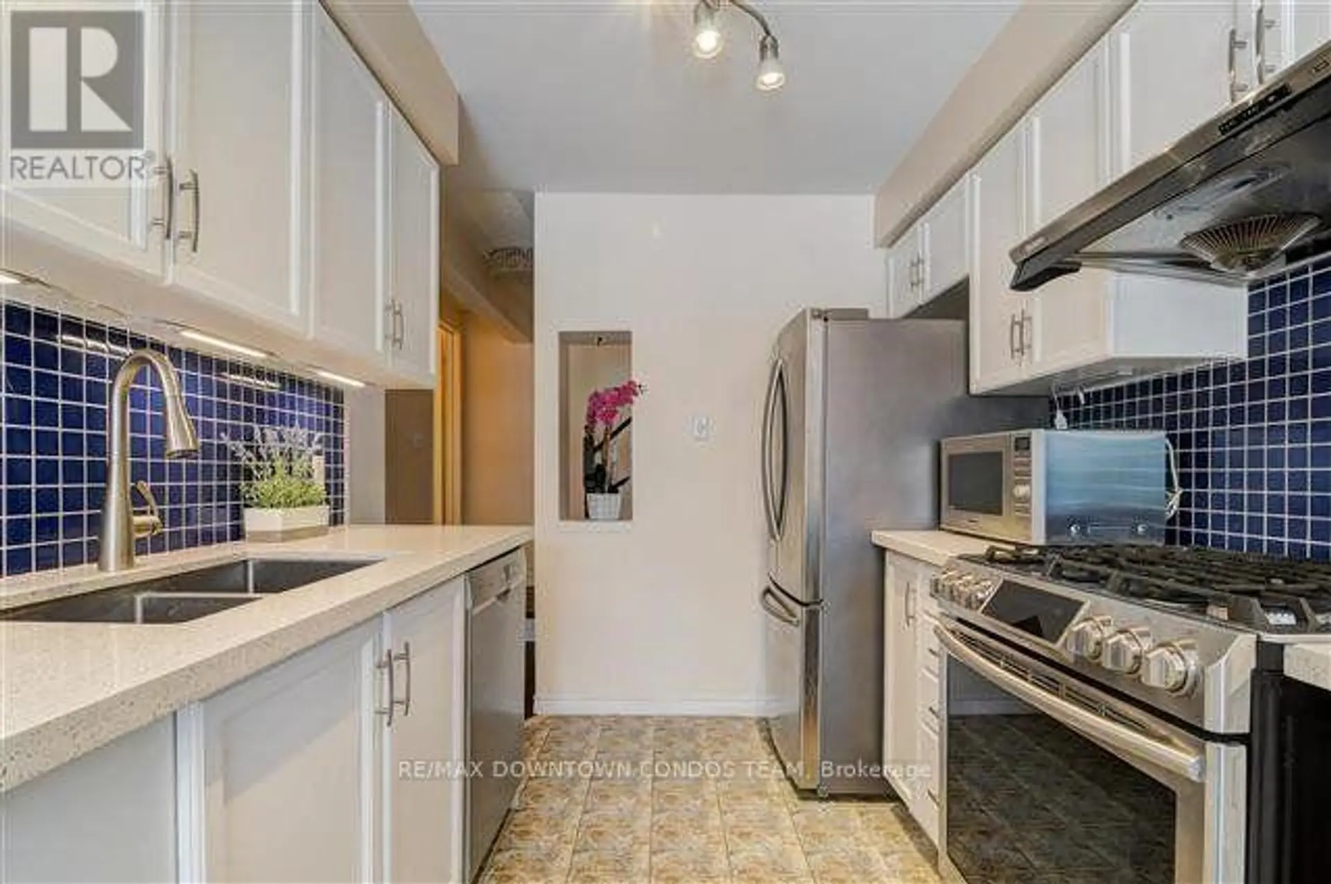 #154 18 CLARK AVENUE W - Image 10