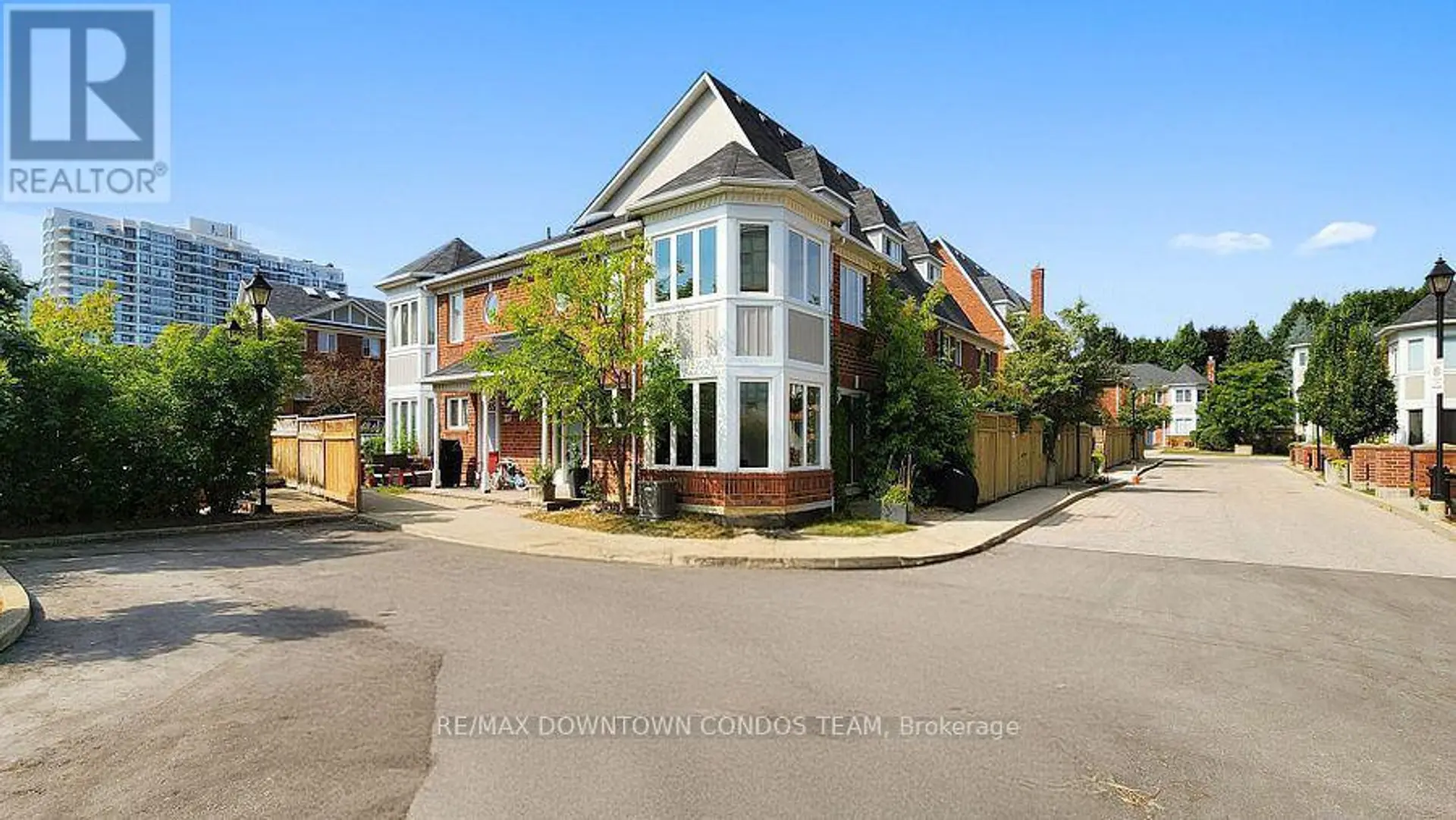 #154 18 CLARK AVENUE W - Image 3