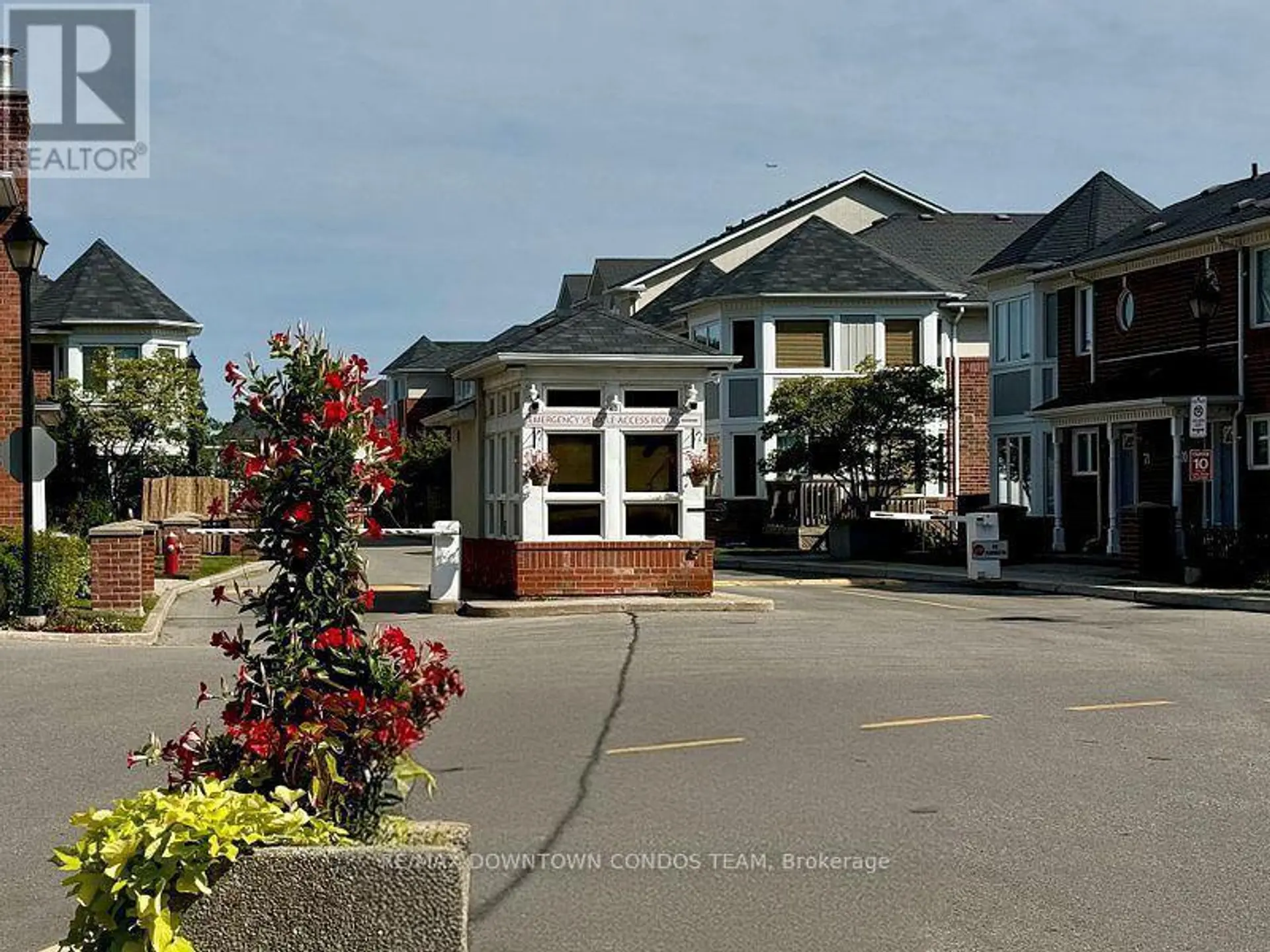 #154 18 CLARK AVENUE W - Image 2