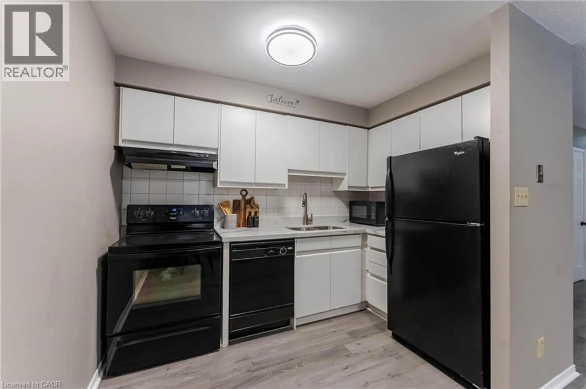 #303 36 JAMES Street S - Image 11