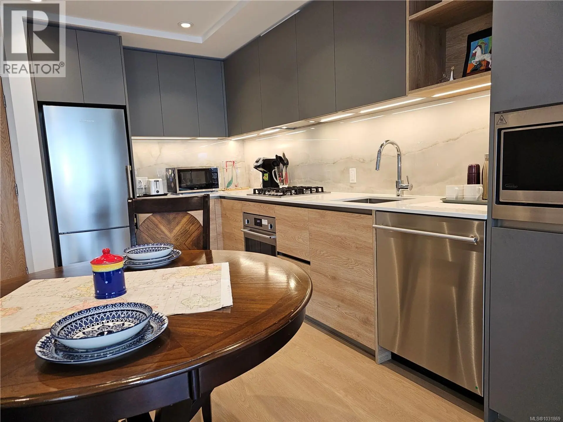 #504 363 Tyee Rd - Image 2