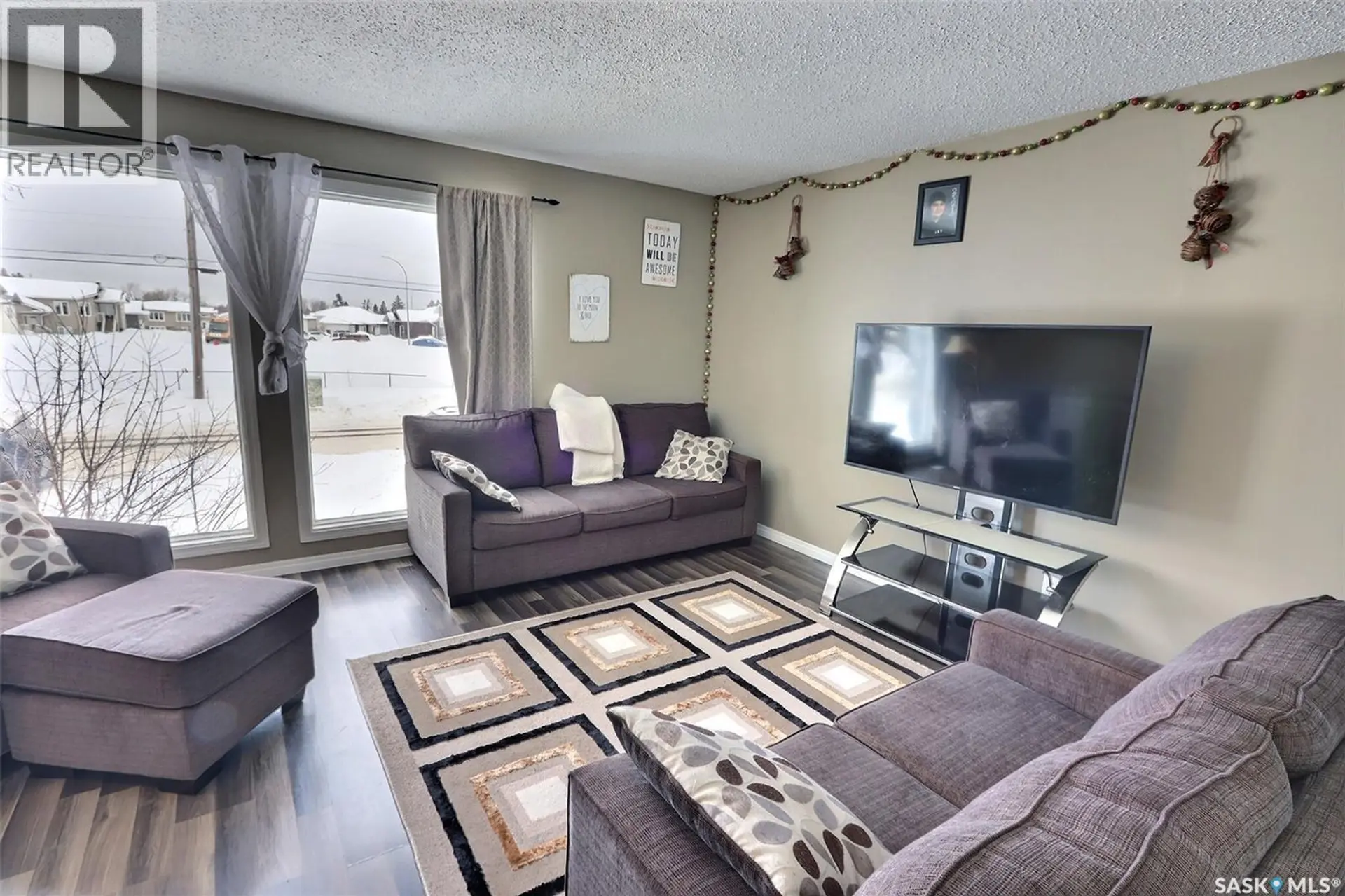 835 7TH STREET E - Image 3