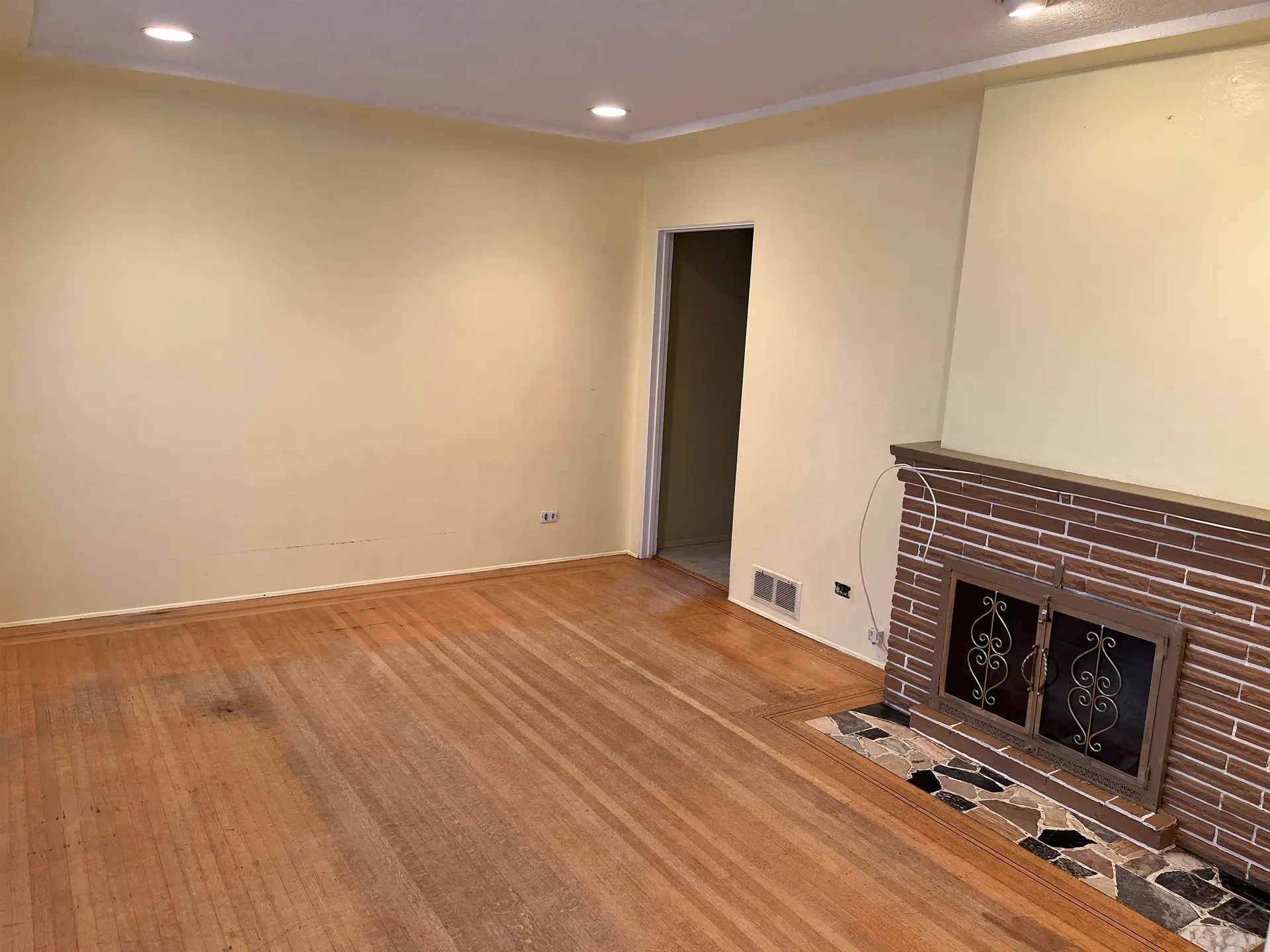 1419 E 30th Avenue - Image 2