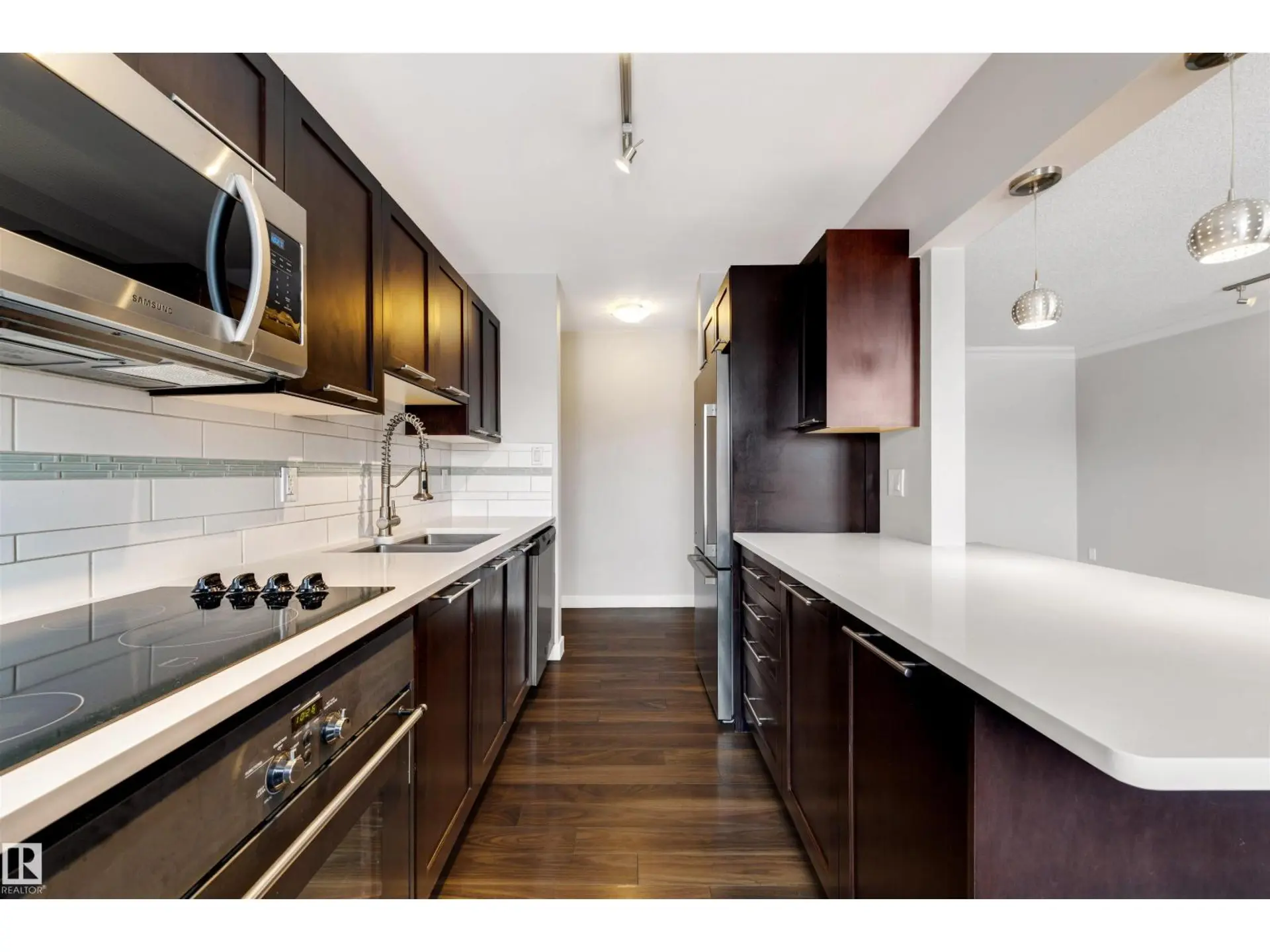 #32 10015 83 AV NW - Image 2