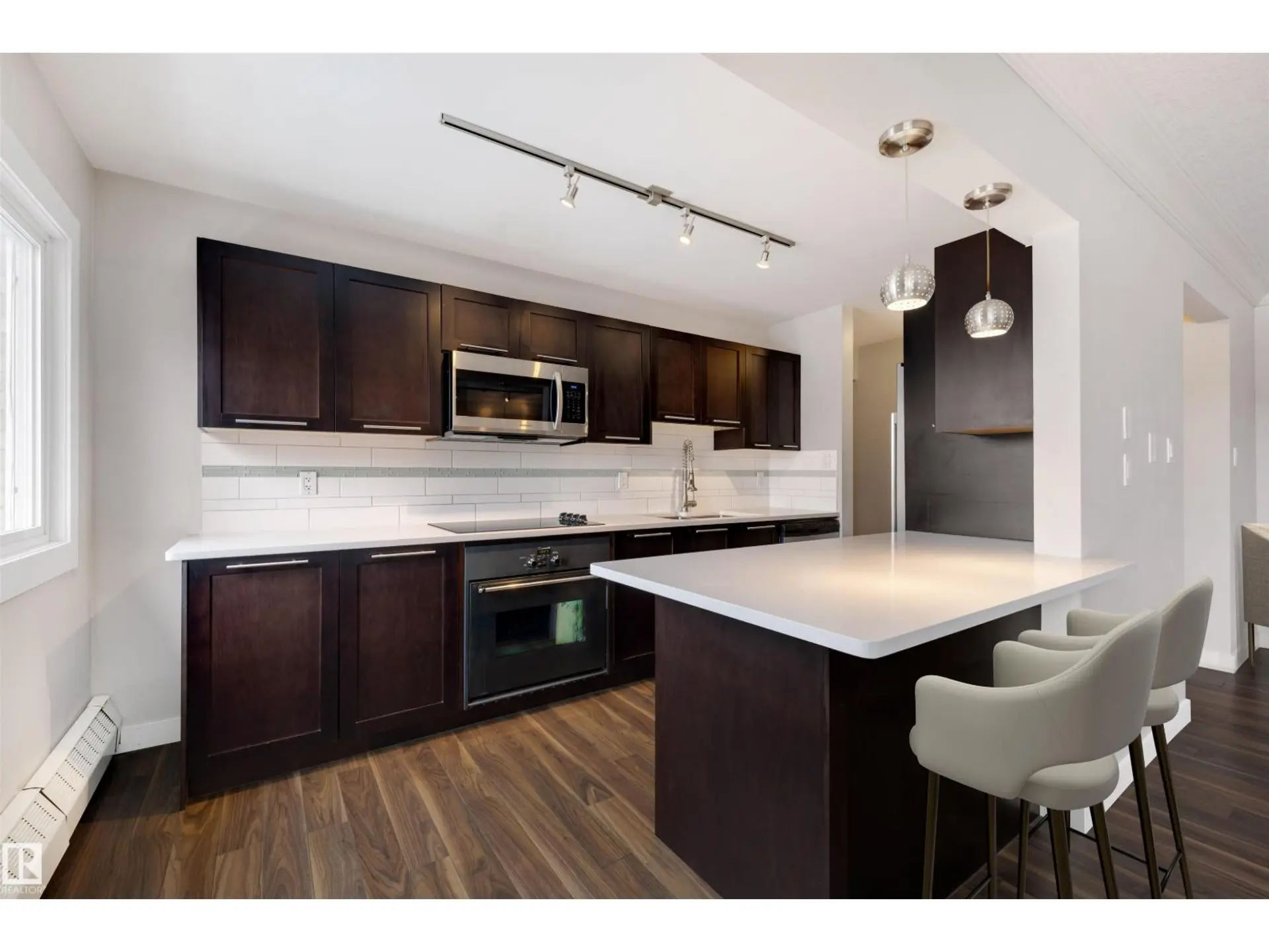#32 10015 83 AV NW - Image 1