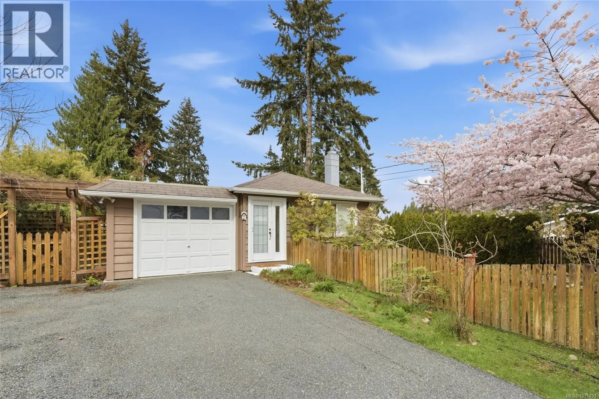 Property at 629 Jones St, Qualicum Beach, BC