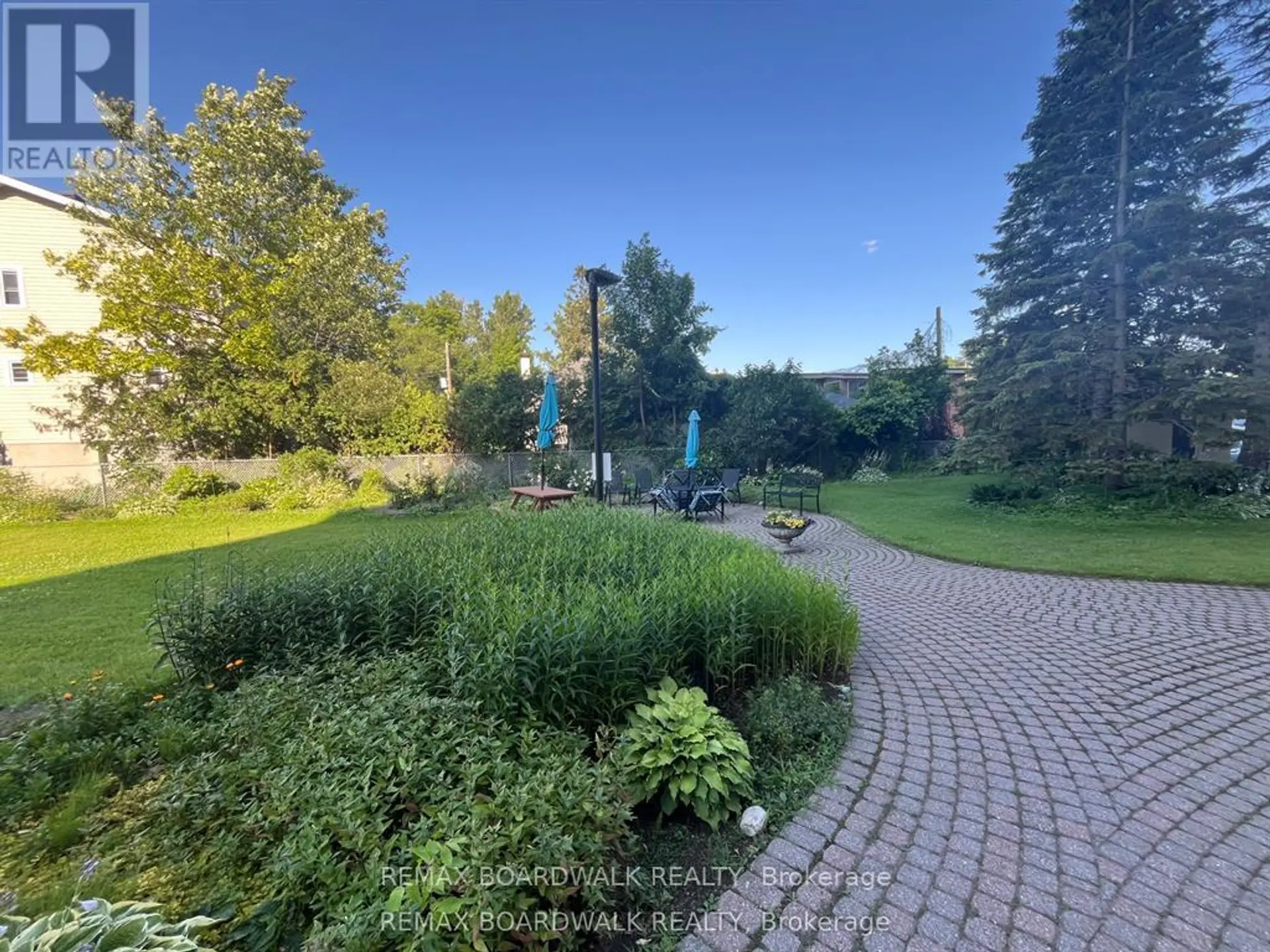 #403 555 BRITTANY DRIVE - Image 17