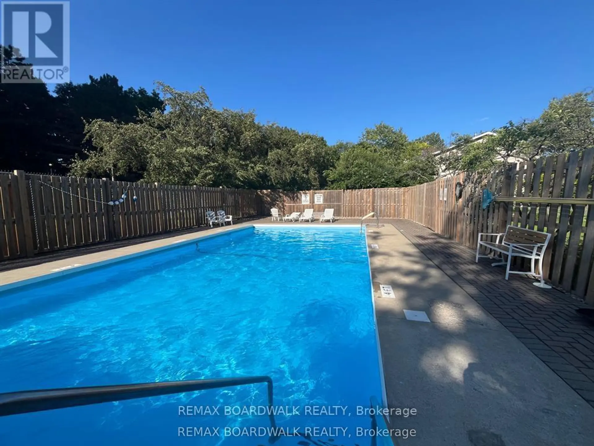 #403 555 BRITTANY DRIVE - Image 19
